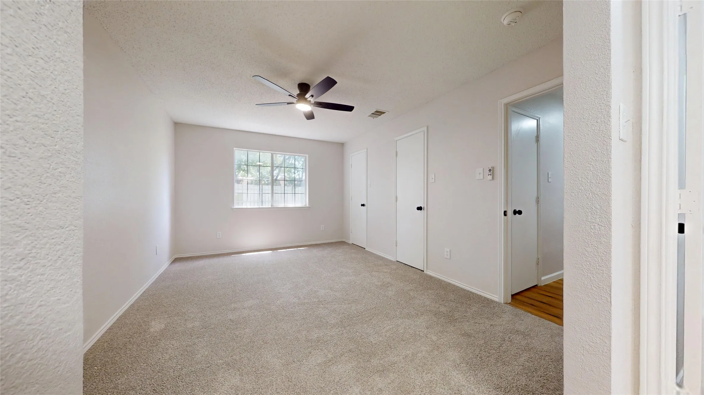 Single Family Residence For Sale in Dallas County , 1532 Marion Drive, Dallas, Texas 75211, 3 Bedroom, 2 Bathroom, 2 Garage spaces, 1,595 Sqft, built in 1998, mls#21360066, Real Estate Agent in Dallas, Homes For Sale in Dallas county, Homes For Sale in Dallas, Realtor in Dallas Texas, Real Estate Brokerage Independent Realty Texas, Luminita Cordes Realtor