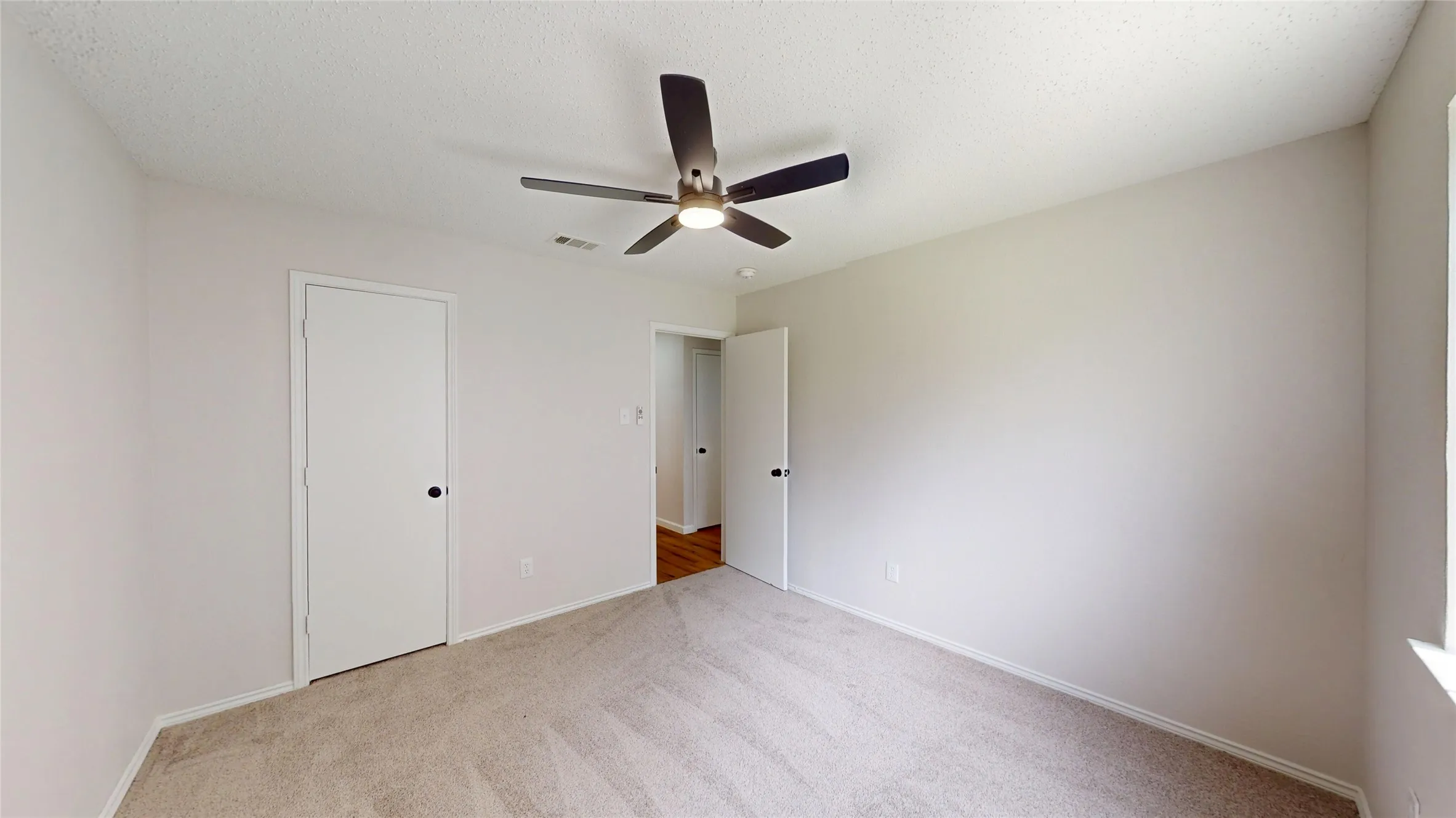 Single Family Residence For Sale in Dallas County , 1532 Marion Drive, Dallas, Texas 75211, 3 Bedroom, 2 Bathroom, 2 Garage spaces, 1,595 Sqft, built in 1998, mls#21360066, Real Estate Agent in Dallas, Homes For Sale in Dallas county, Homes For Sale in Dallas, Realtor in Dallas Texas, Real Estate Brokerage Independent Realty Texas, Luminita Cordes Realtor