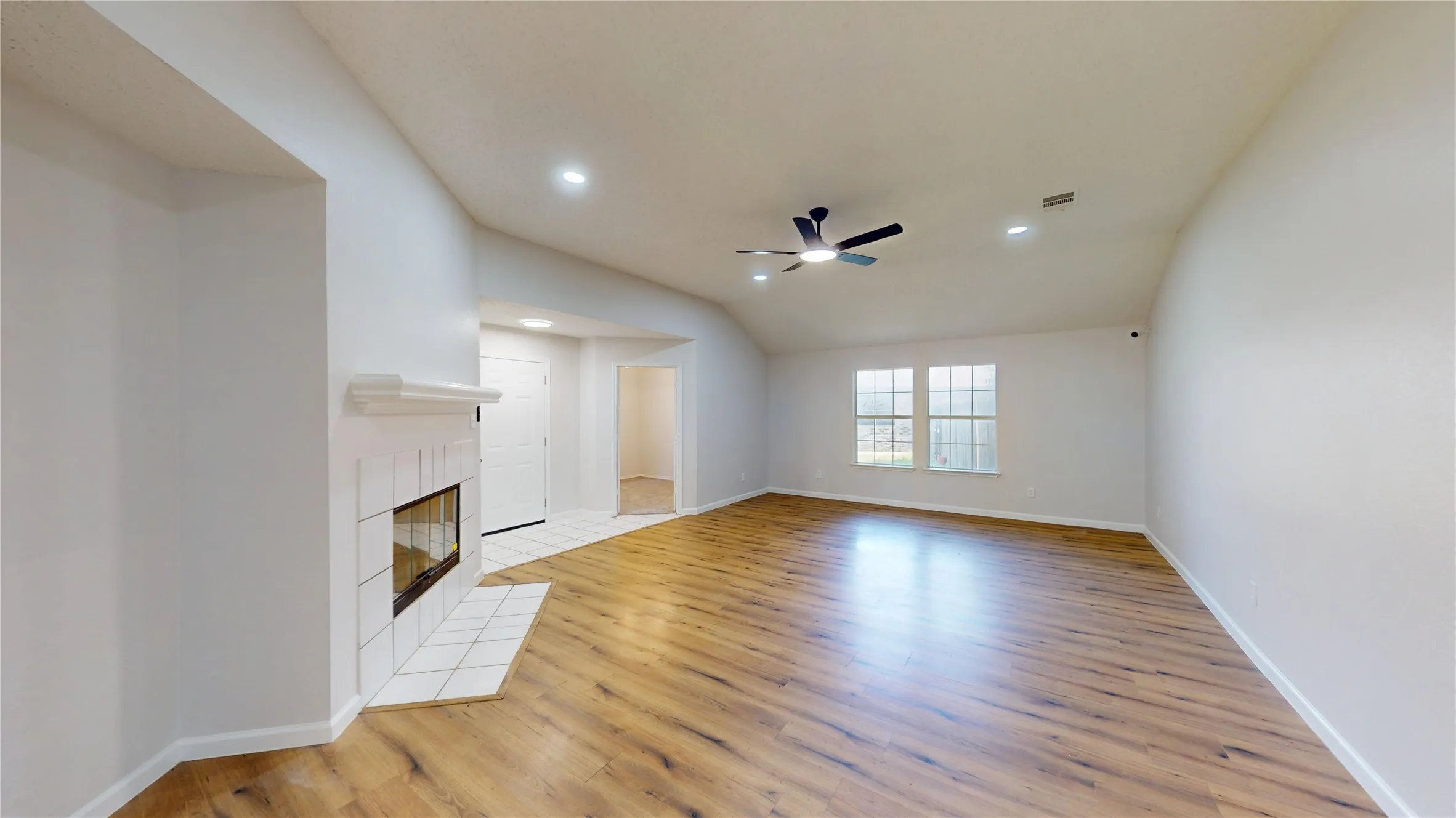 Single Family Residence For Sale in Dallas County , 1532 Marion Drive, Dallas, Texas 75211, 3 Bedroom, 2 Bathroom, 2 Garage spaces, 1,595 Sqft, built in 1998, mls#21360066, Real Estate Agent in Dallas, Homes For Sale in Dallas county, Homes For Sale in Dallas, Realtor in Dallas Texas, Real Estate Brokerage Independent Realty Texas, Luminita Cordes Realtor