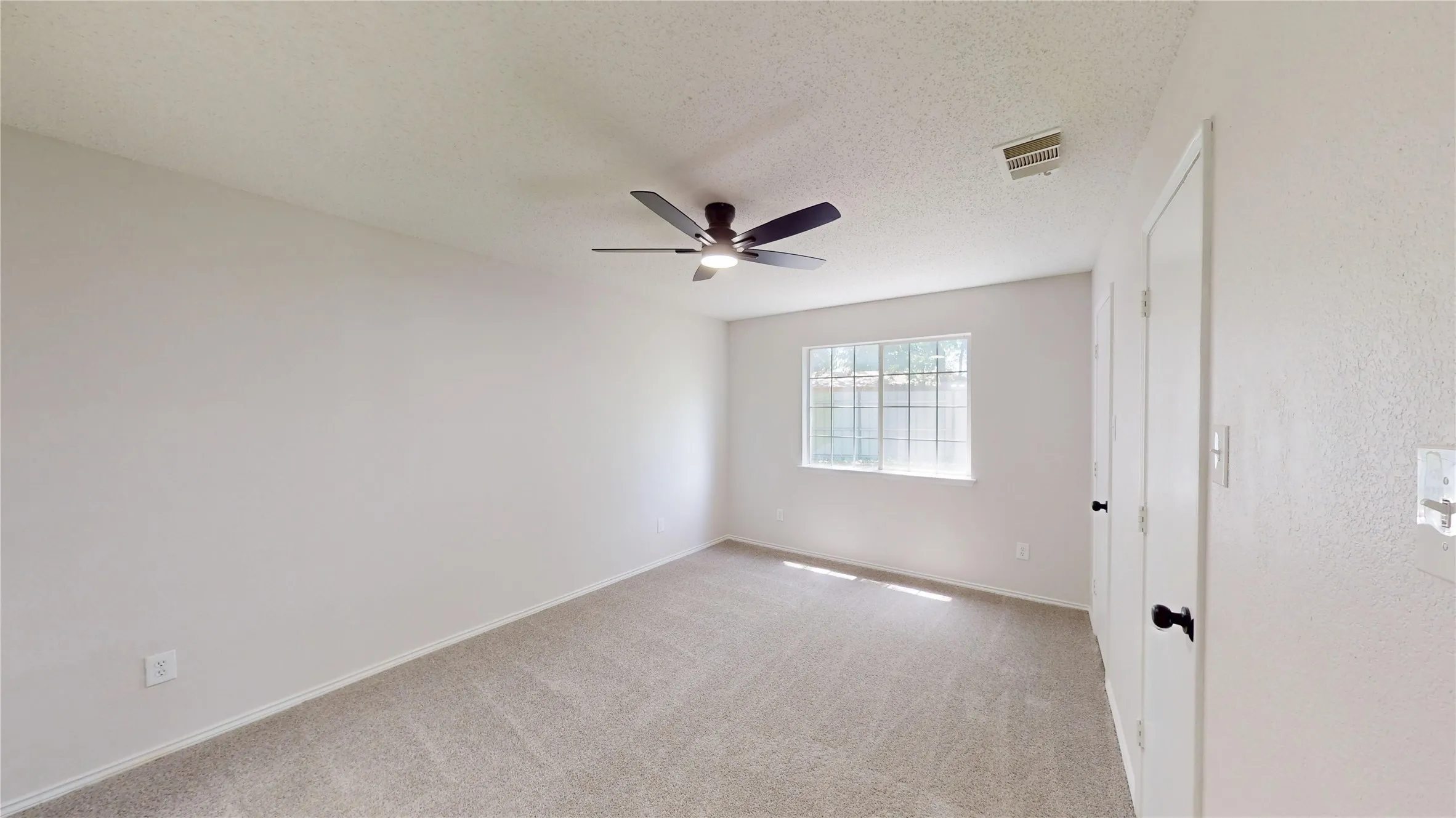Single Family Residence For Sale in Dallas County , 1532 Marion Drive, Dallas, Texas 75211, 3 Bedroom, 2 Bathroom, 2 Garage spaces, 1,595 Sqft, built in 1998, mls#21360066, Real Estate Agent in Dallas, Homes For Sale in Dallas county, Homes For Sale in Dallas, Realtor in Dallas Texas, Real Estate Brokerage Independent Realty Texas, Luminita Cordes Realtor