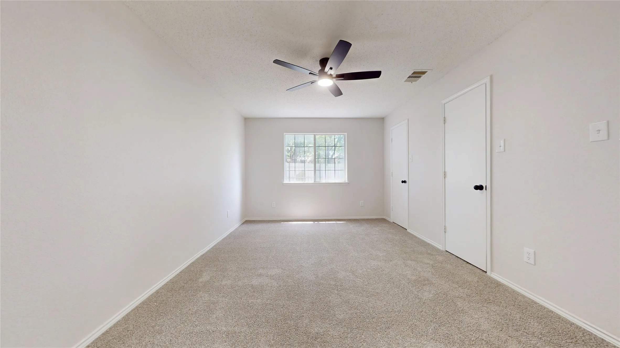 Single Family Residence For Sale in Dallas County , 1532 Marion Drive, Dallas, Texas 75211, 3 Bedroom, 2 Bathroom, 2 Garage spaces, 1,595 Sqft, built in 1998, mls#21360066, Real Estate Agent in Dallas, Homes For Sale in Dallas county, Homes For Sale in Dallas, Realtor in Dallas Texas, Real Estate Brokerage Independent Realty Texas, Luminita Cordes Realtor