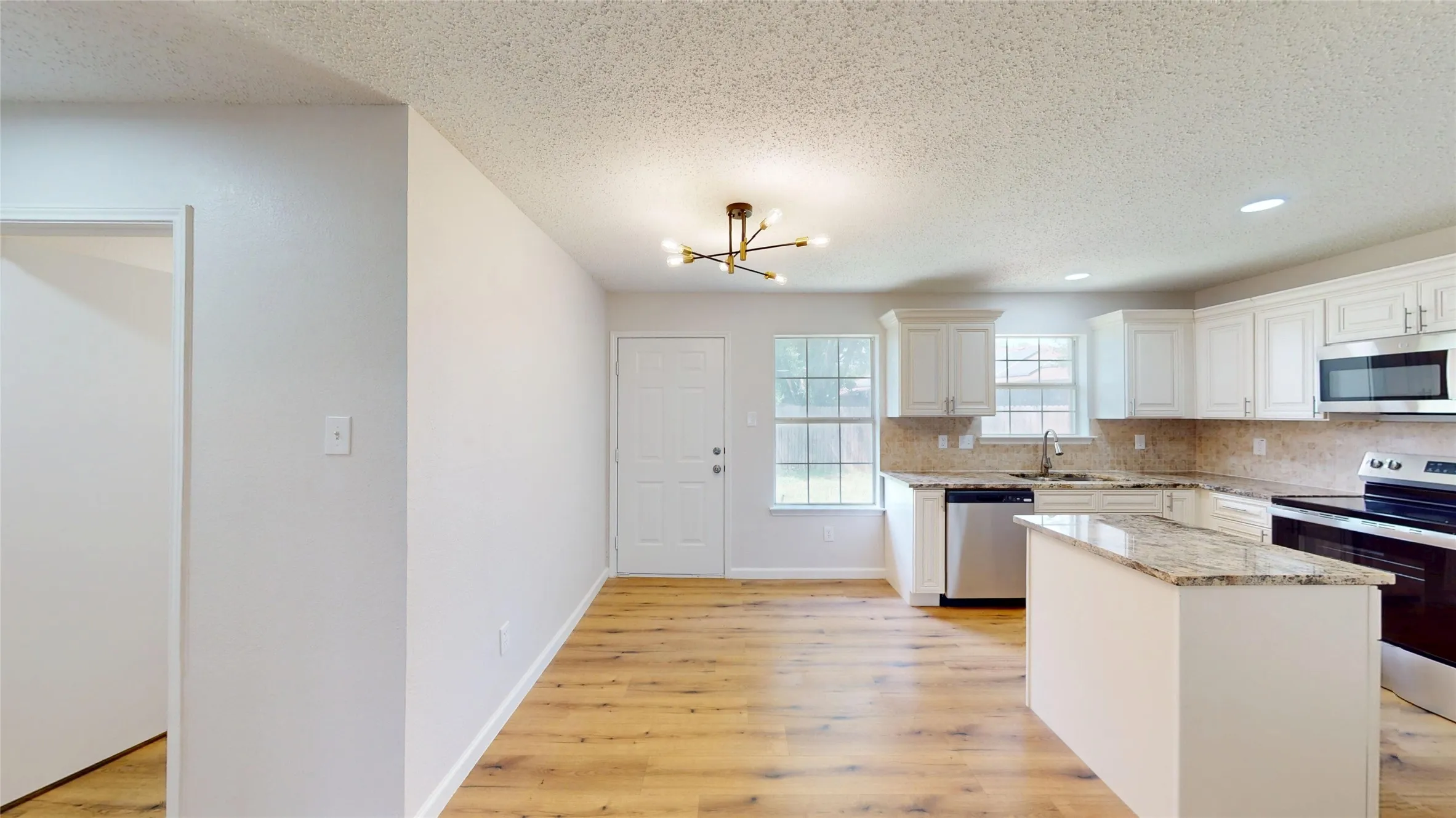 Single Family Residence For Sale in Dallas County , 1532 Marion Drive, Dallas, Texas 75211, 3 Bedroom, 2 Bathroom, 2 Garage spaces, 1,595 Sqft, built in 1998, mls#21360066, Real Estate Agent in Dallas, Homes For Sale in Dallas county, Homes For Sale in Dallas, Realtor in Dallas Texas, Real Estate Brokerage Independent Realty Texas, Luminita Cordes Realtor