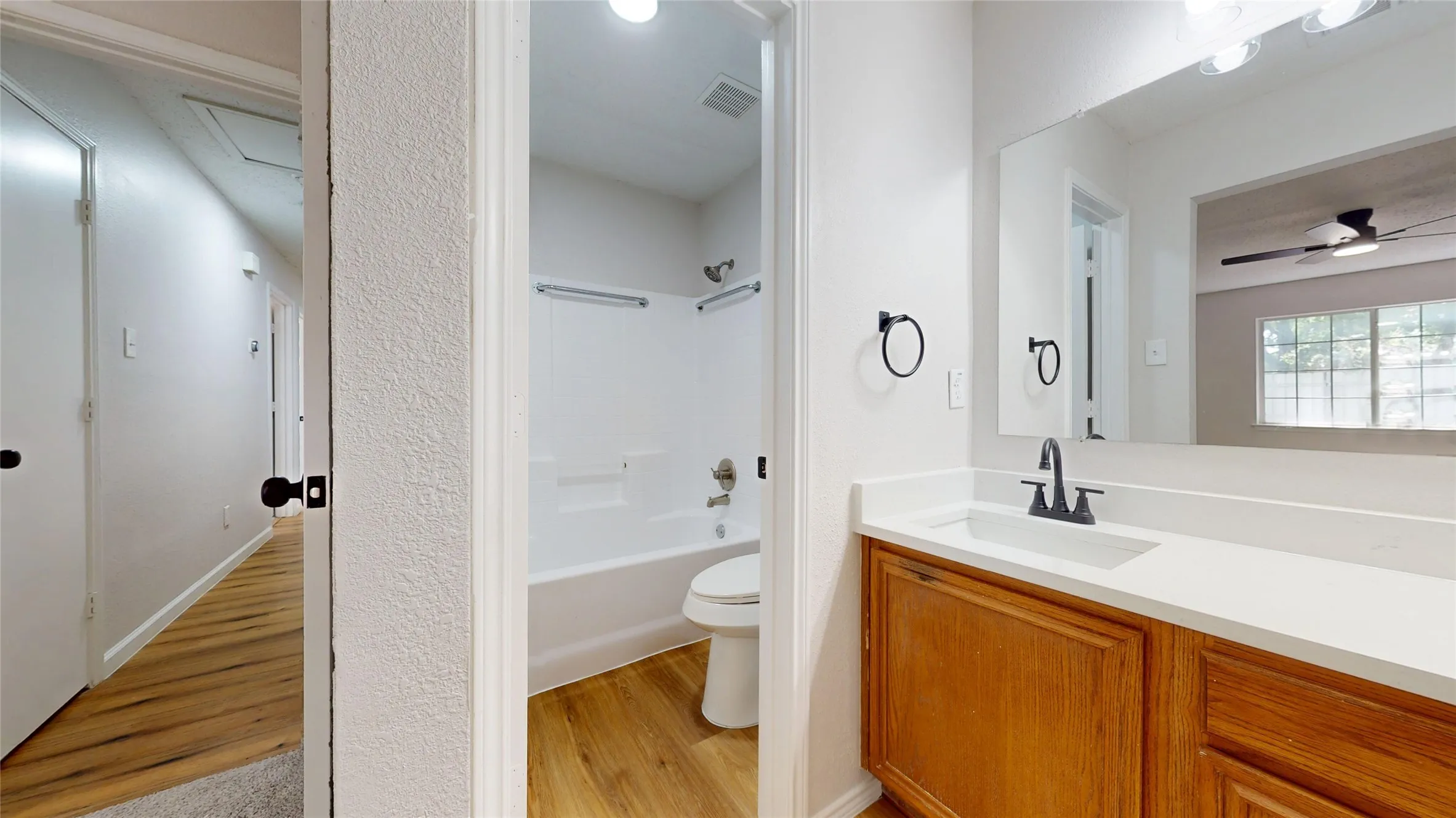 Single Family Residence For Sale in Dallas County , 1532 Marion Drive, Dallas, Texas 75211, 3 Bedroom, 2 Bathroom, 2 Garage spaces, 1,595 Sqft, built in 1998, mls#21360066, Real Estate Agent in Dallas, Homes For Sale in Dallas county, Homes For Sale in Dallas, Realtor in Dallas Texas, Real Estate Brokerage Independent Realty Texas, Luminita Cordes Realtor