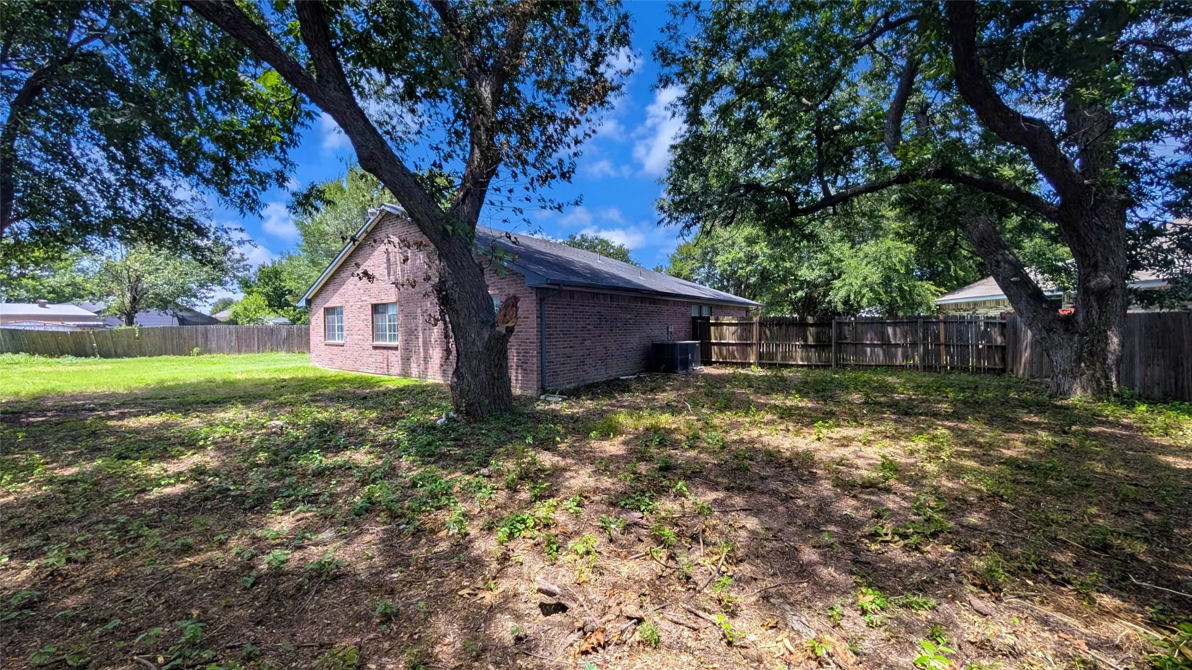 Single Family Residence For Sale in Dallas County , 1532 Marion Drive, Dallas, Texas 75211, 3 Bedroom, 2 Bathroom, 2 Garage spaces, 1,595 Sqft, built in 1998, mls#21360066, Real Estate Agent in Dallas, Homes For Sale in Dallas county, Homes For Sale in Dallas, Realtor in Dallas Texas, Real Estate Brokerage Independent Realty Texas, Luminita Cordes Realtor