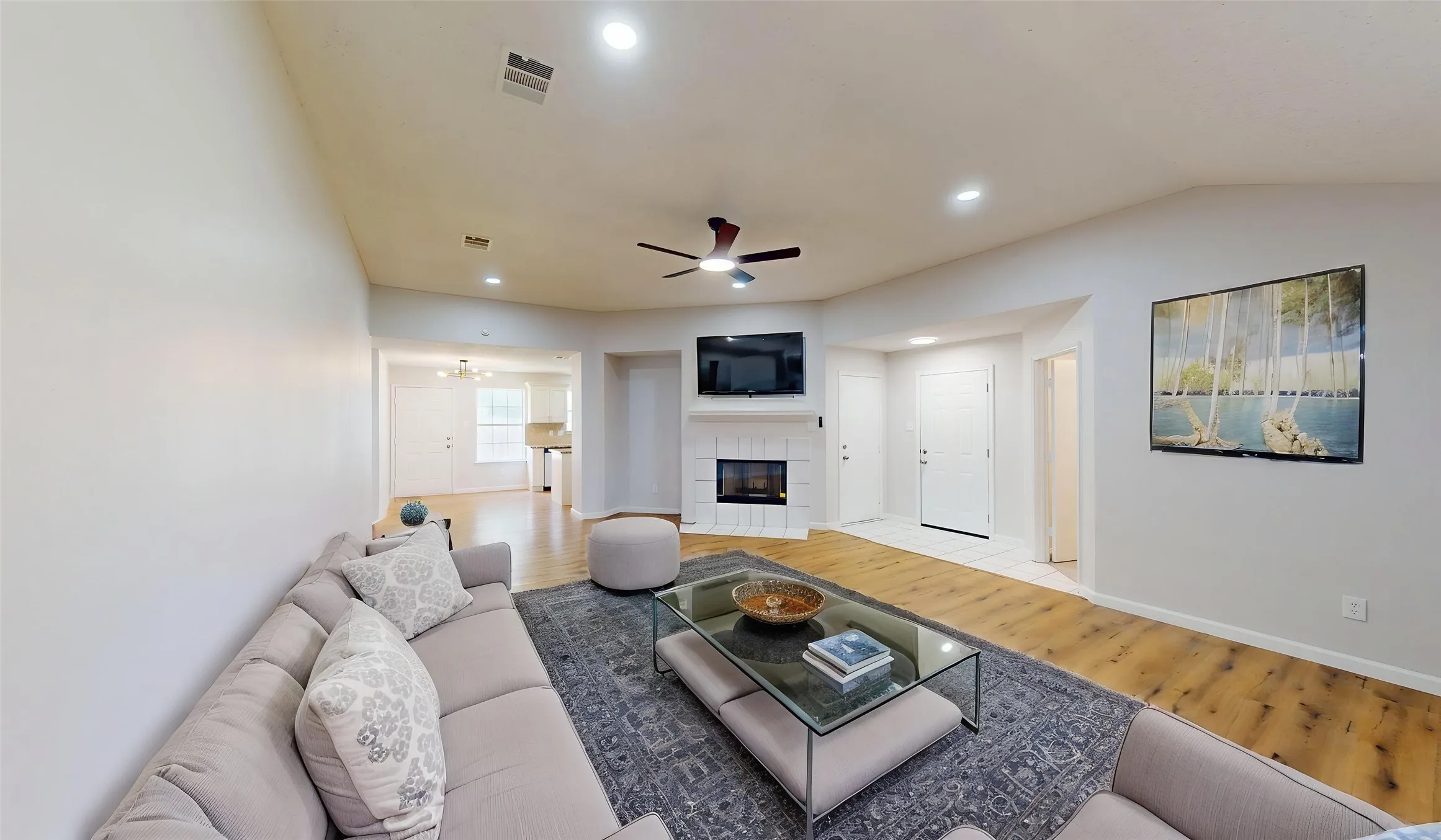 Single Family Residence For Sale in Dallas County , 1532 Marion Drive, Dallas, Texas 75211, 3 Bedroom, 2 Bathroom, 2 Garage spaces, 1,595 Sqft, built in 1998, mls#21360066, Real Estate Agent in Dallas, Homes For Sale in Dallas county, Homes For Sale in Dallas, Realtor in Dallas Texas, Real Estate Brokerage Independent Realty Texas, Luminita Cordes Realtor