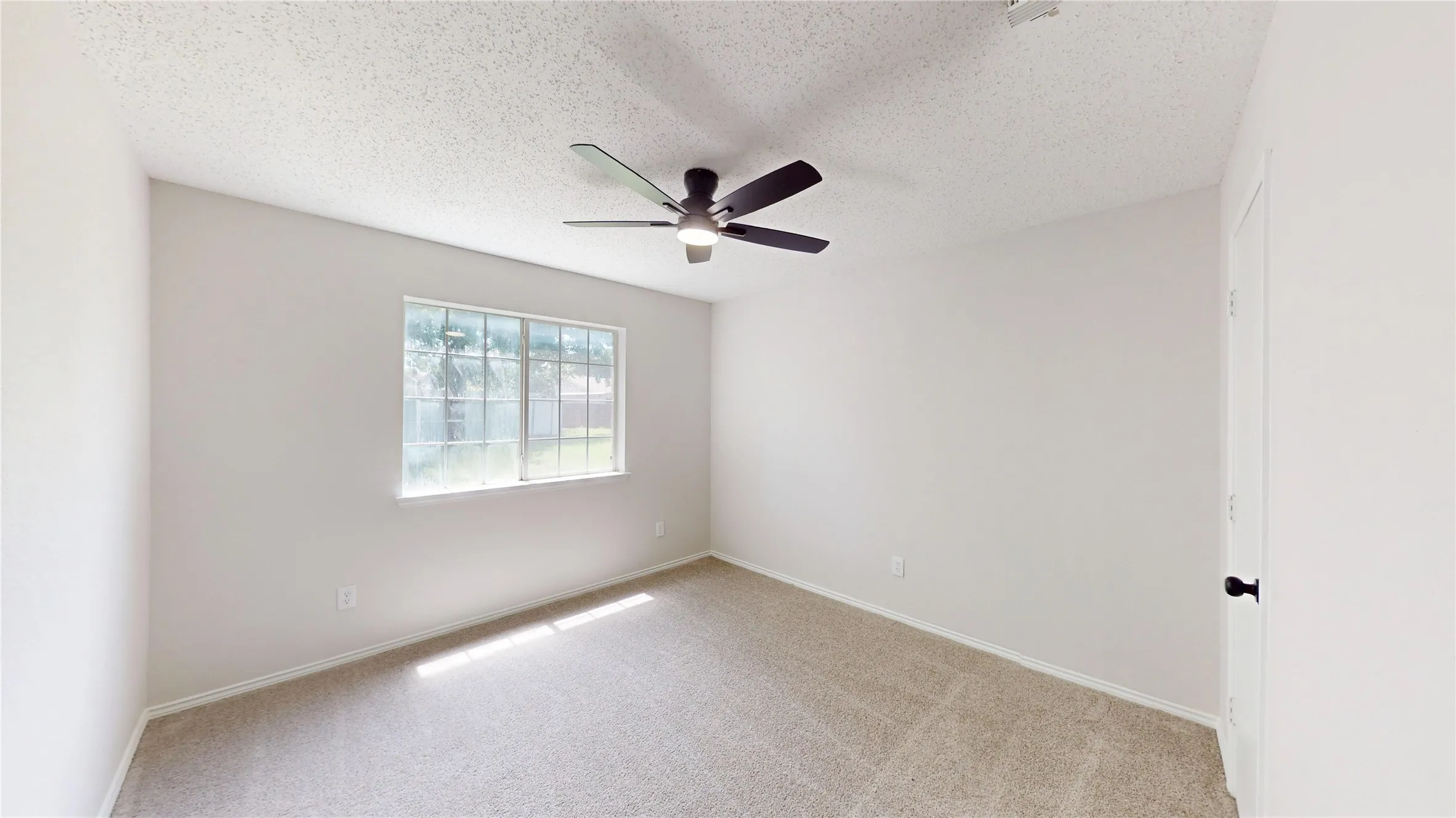 Single Family Residence For Sale in Dallas County , 1532 Marion Drive, Dallas, Texas 75211, 3 Bedroom, 2 Bathroom, 2 Garage spaces, 1,595 Sqft, built in 1998, mls#21360066, Real Estate Agent in Dallas, Homes For Sale in Dallas county, Homes For Sale in Dallas, Realtor in Dallas Texas, Real Estate Brokerage Independent Realty Texas, Luminita Cordes Realtor