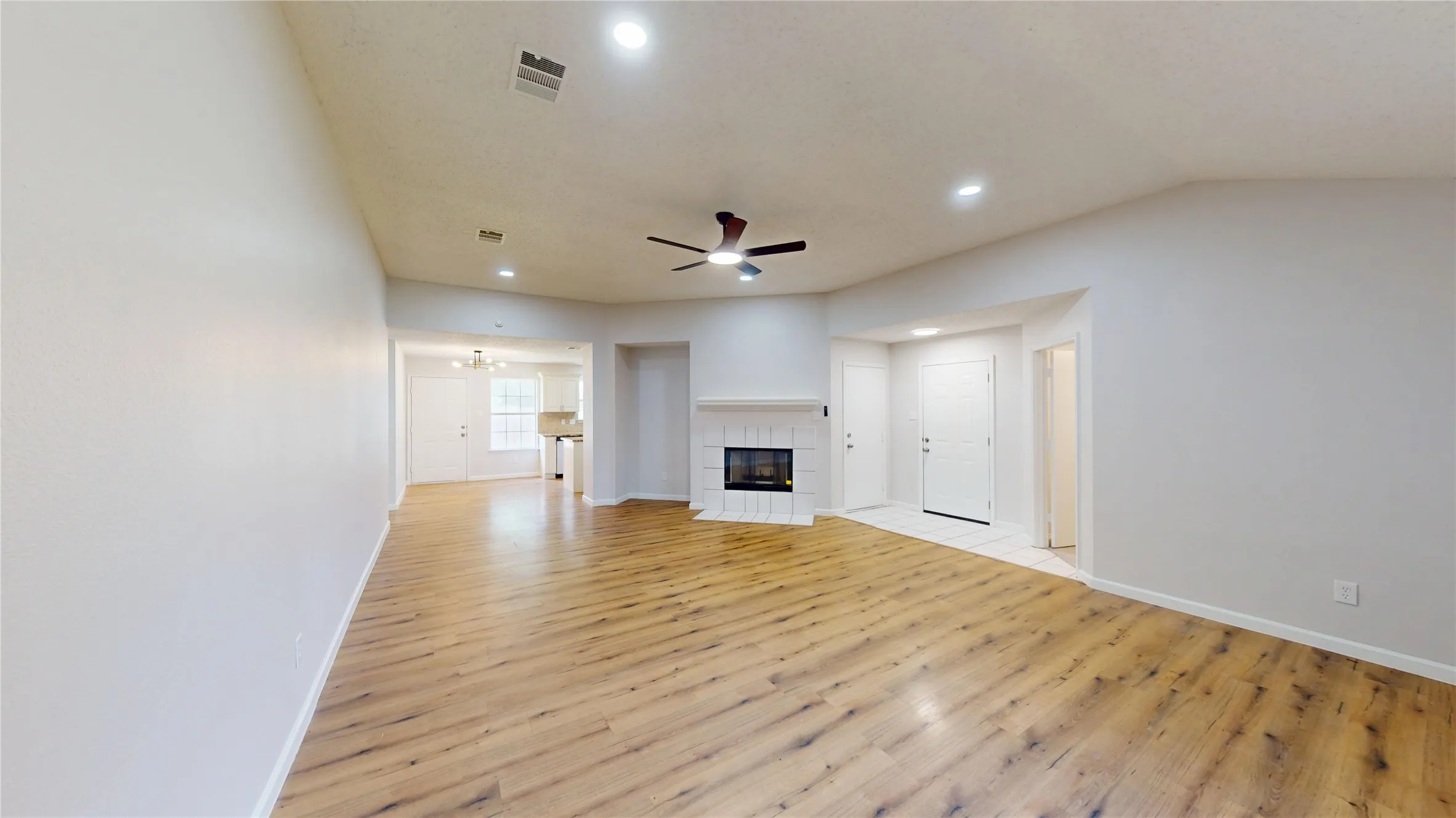 Single Family Residence For Sale in Dallas County , 1532 Marion Drive, Dallas, Texas 75211, 3 Bedroom, 2 Bathroom, 2 Garage spaces, 1,595 Sqft, built in 1998, mls#21360066, Real Estate Agent in Dallas, Homes For Sale in Dallas county, Homes For Sale in Dallas, Realtor in Dallas Texas, Real Estate Brokerage Independent Realty Texas, Luminita Cordes Realtor