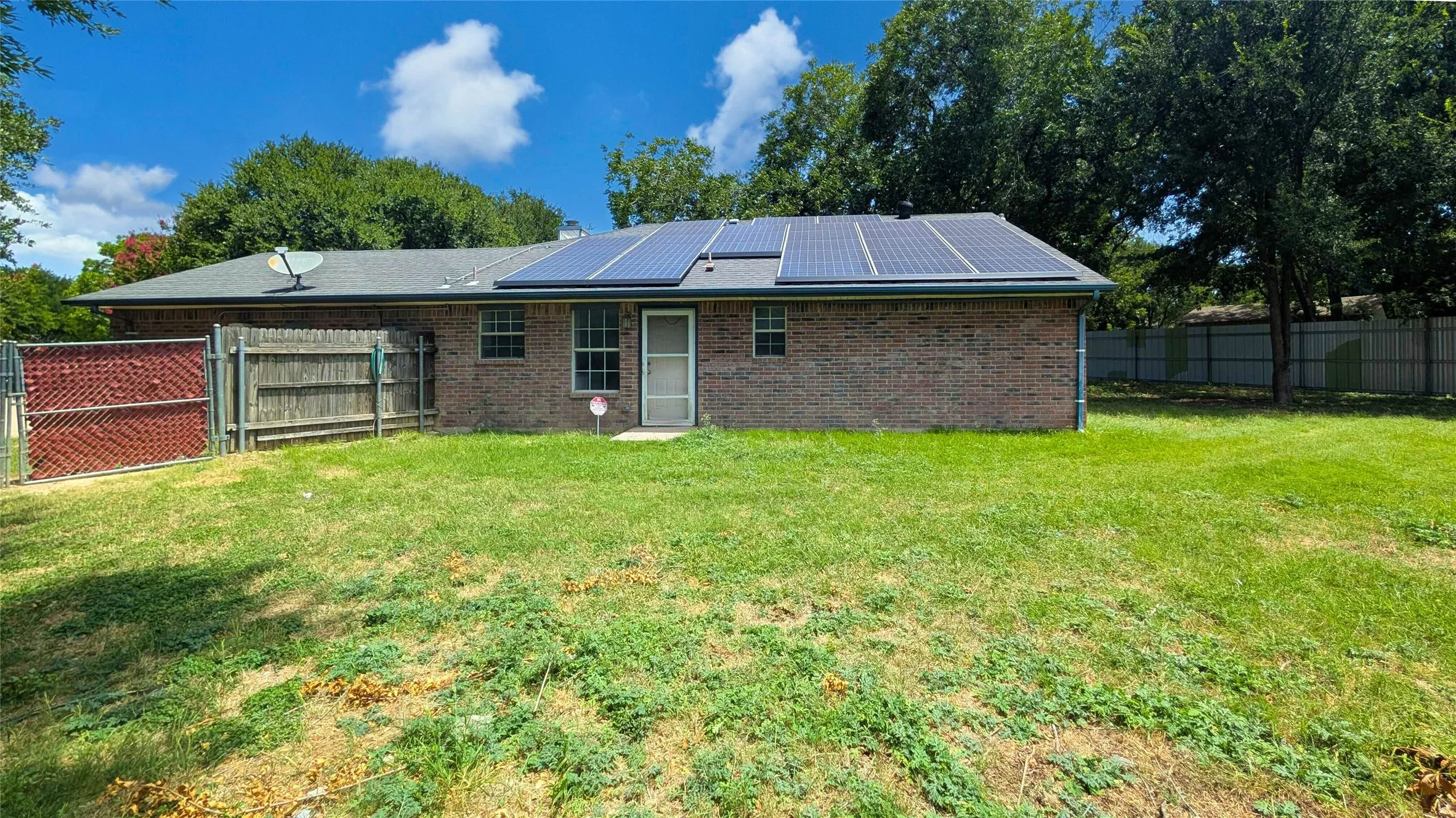 Single Family Residence For Sale in Dallas County , 1532 Marion Drive, Dallas, Texas 75211, 3 Bedroom, 2 Bathroom, 2 Garage spaces, 1,595 Sqft, built in 1998, mls#21360066, Real Estate Agent in Dallas, Homes For Sale in Dallas county, Homes For Sale in Dallas, Realtor in Dallas Texas, Real Estate Brokerage Independent Realty Texas, Luminita Cordes Realtor