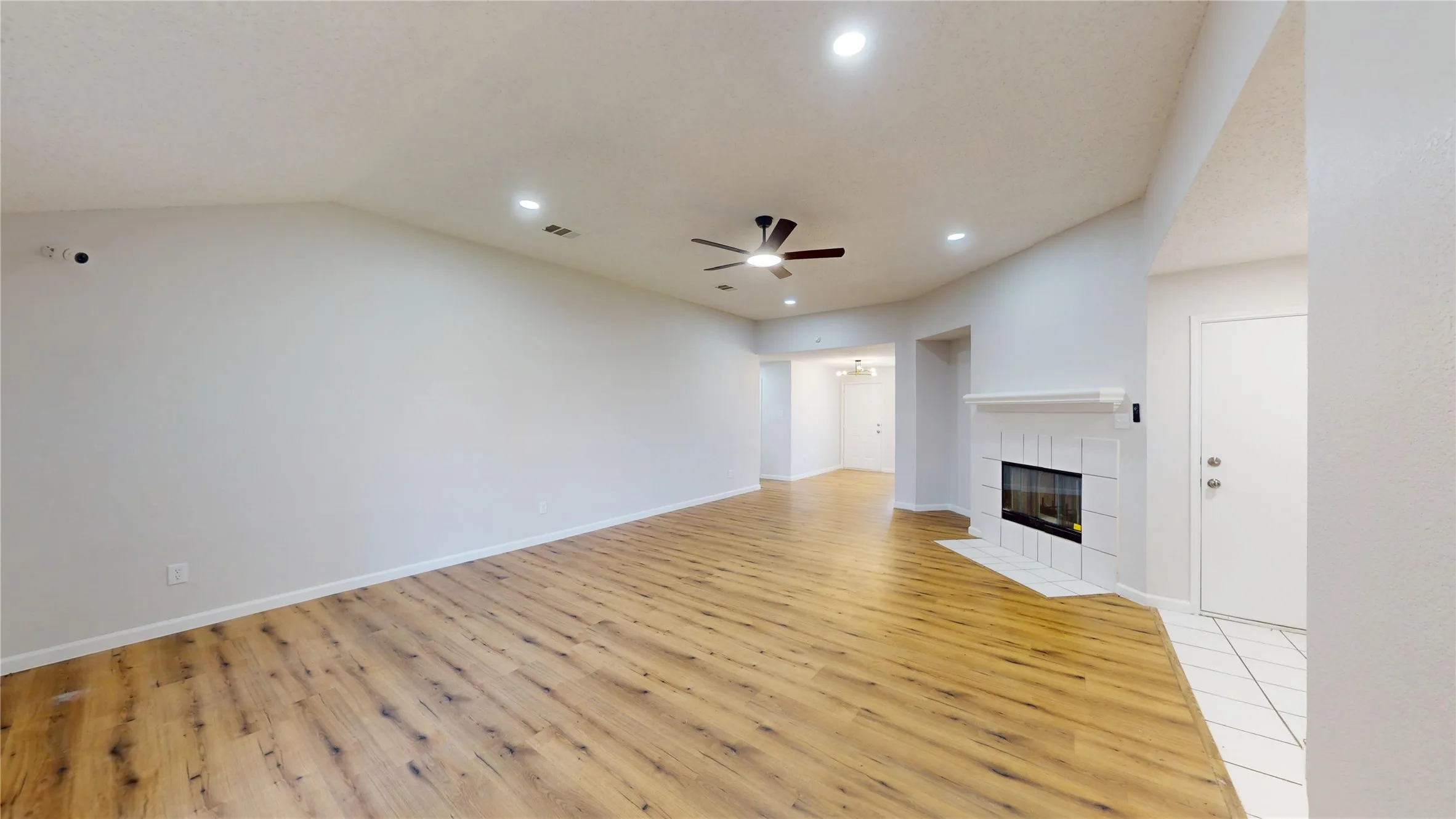 Single Family Residence For Sale in Dallas County , 1532 Marion Drive, Dallas, Texas 75211, 3 Bedroom, 2 Bathroom, 2 Garage spaces, 1,595 Sqft, built in 1998, mls#21360066, Real Estate Agent in Dallas, Homes For Sale in Dallas county, Homes For Sale in Dallas, Realtor in Dallas Texas, Real Estate Brokerage Independent Realty Texas, Luminita Cordes Realtor