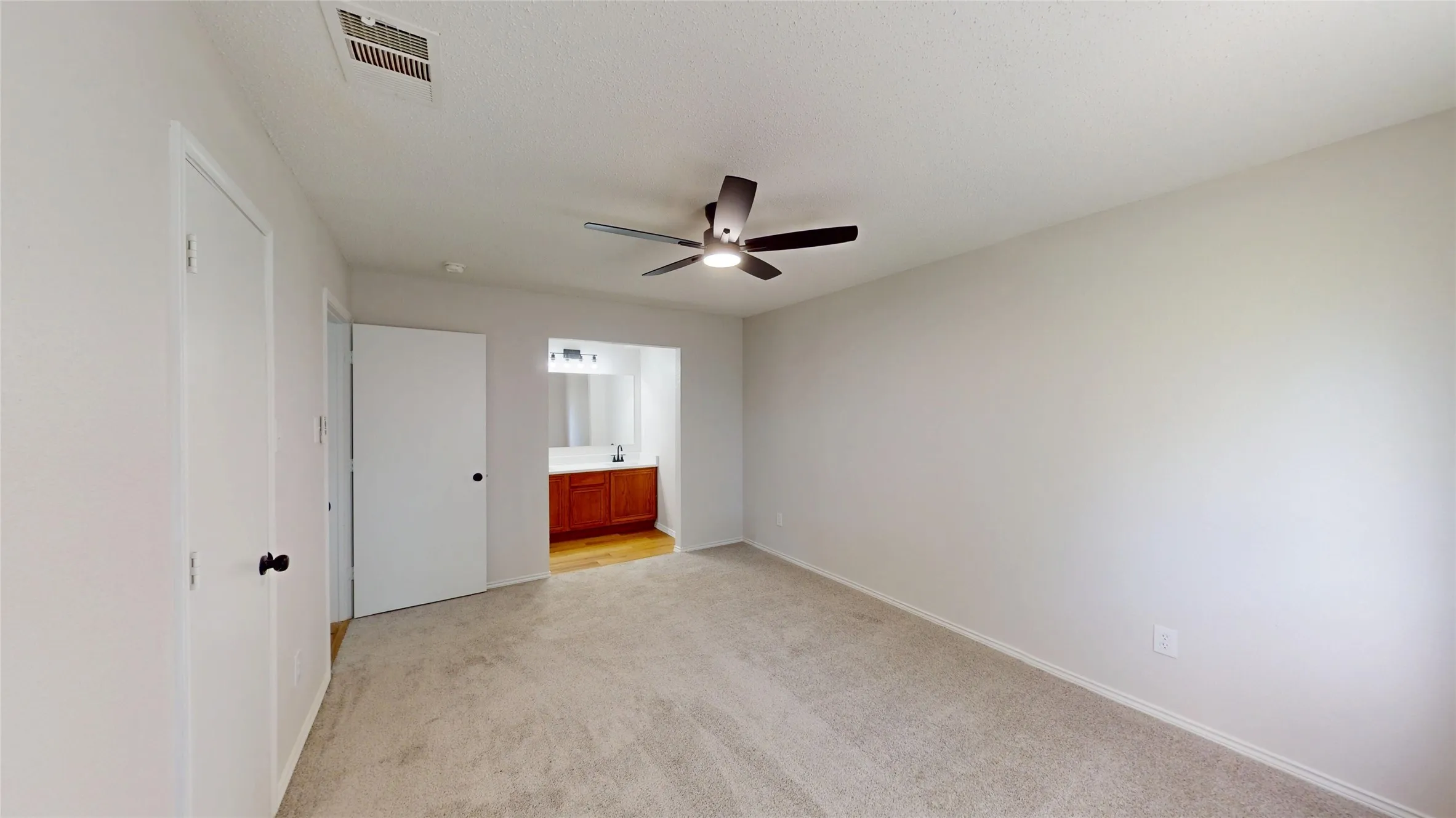 Single Family Residence For Sale in Dallas County , 1532 Marion Drive, Dallas, Texas 75211, 3 Bedroom, 2 Bathroom, 2 Garage spaces, 1,595 Sqft, built in 1998, mls#21360066, Real Estate Agent in Dallas, Homes For Sale in Dallas county, Homes For Sale in Dallas, Realtor in Dallas Texas, Real Estate Brokerage Independent Realty Texas, Luminita Cordes Realtor