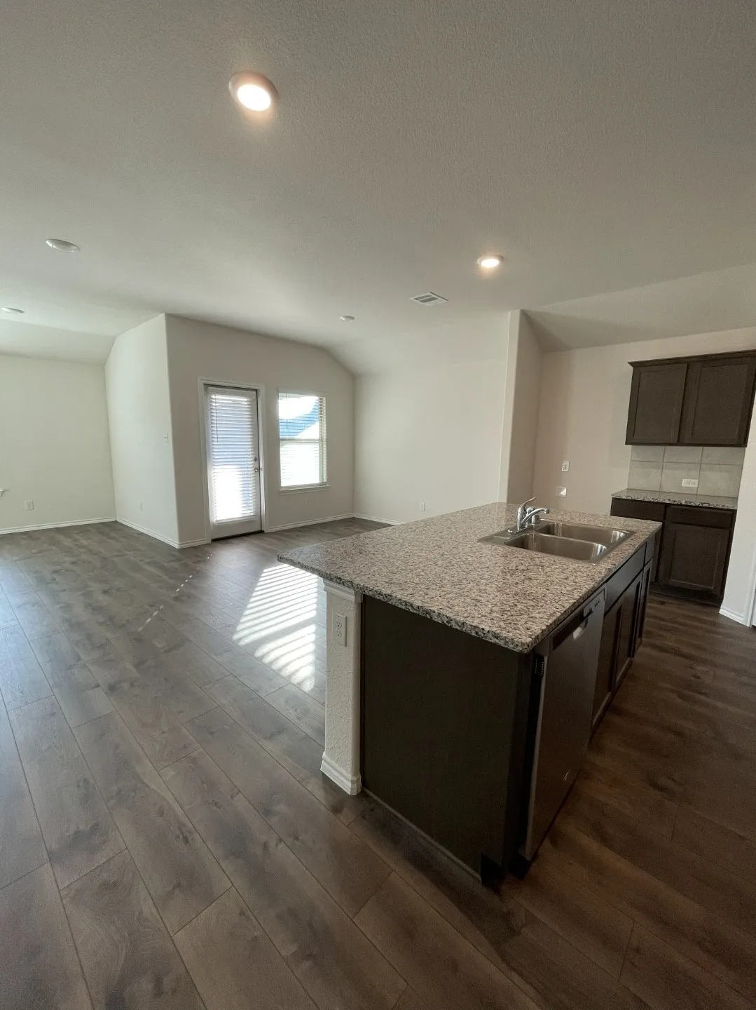 Single Family Residence For Rent in Denton County , 708 English Drive, Aubrey, Texas 76227, 4 Bedroom, 2 Bathroom, 2 Garage spaces, 1,836 Sqft, built in 2020, mls#21340274, Real Estate Agent in Aubrey, Homes For Rent in Denton county, Homes For Rent in Aubrey, Realtor in Aubrey Texas, Real Estate Brokerage Independent Realty Texas, Luminita Cordes Realtor