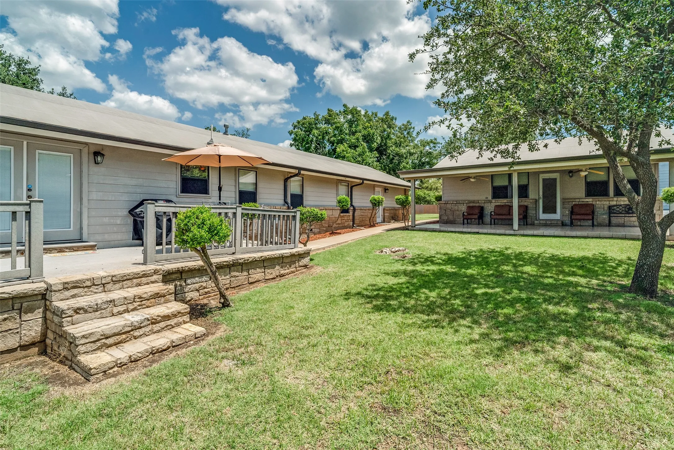 Deck & Covered Patio
