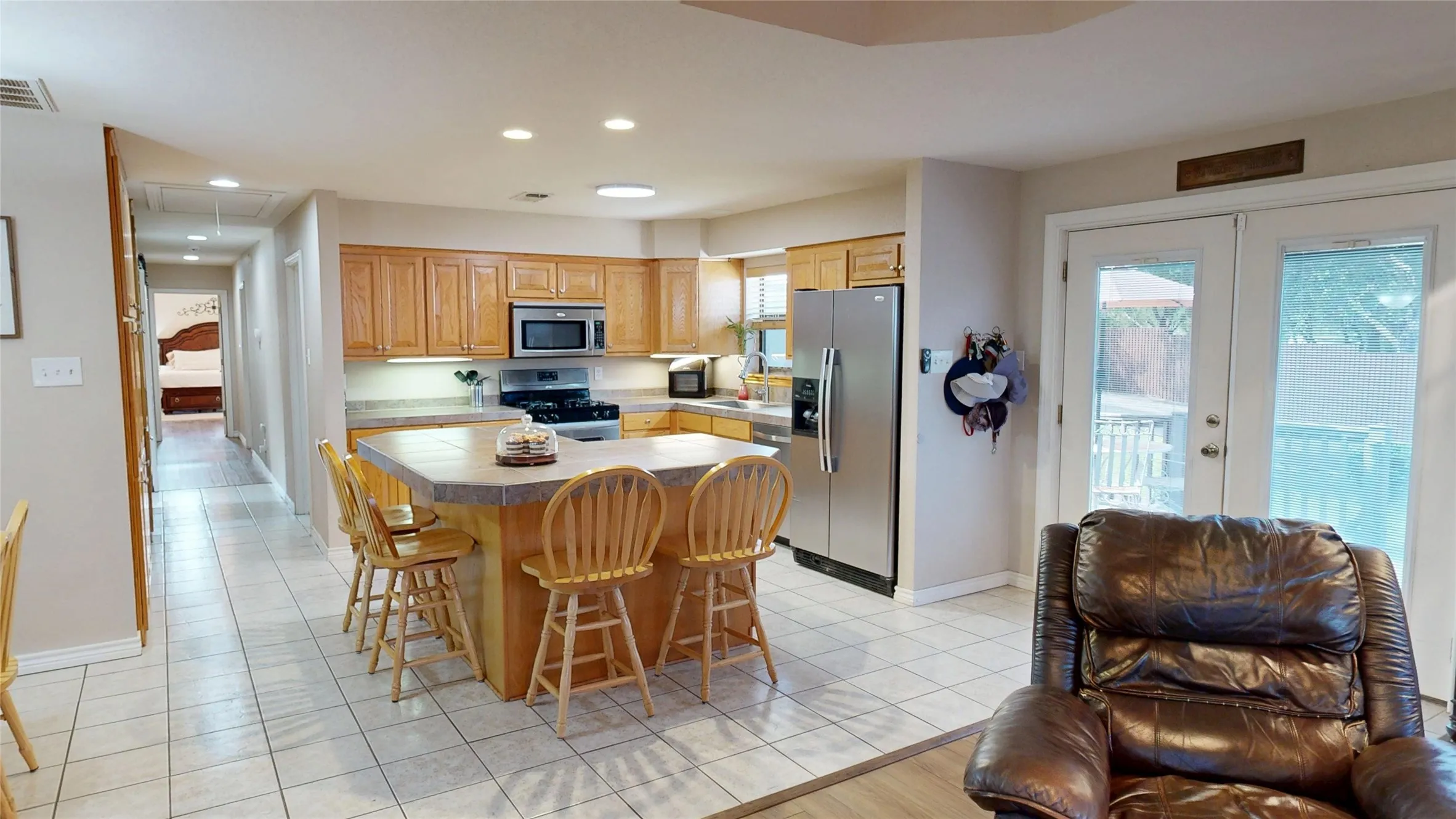 Breakfast bar island