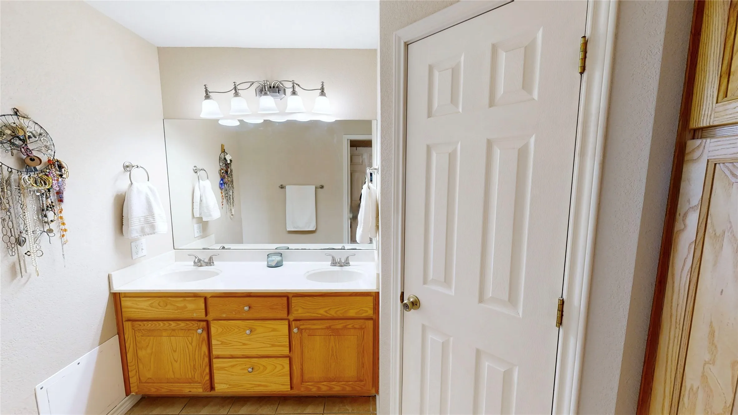 Double vanity, toilet room