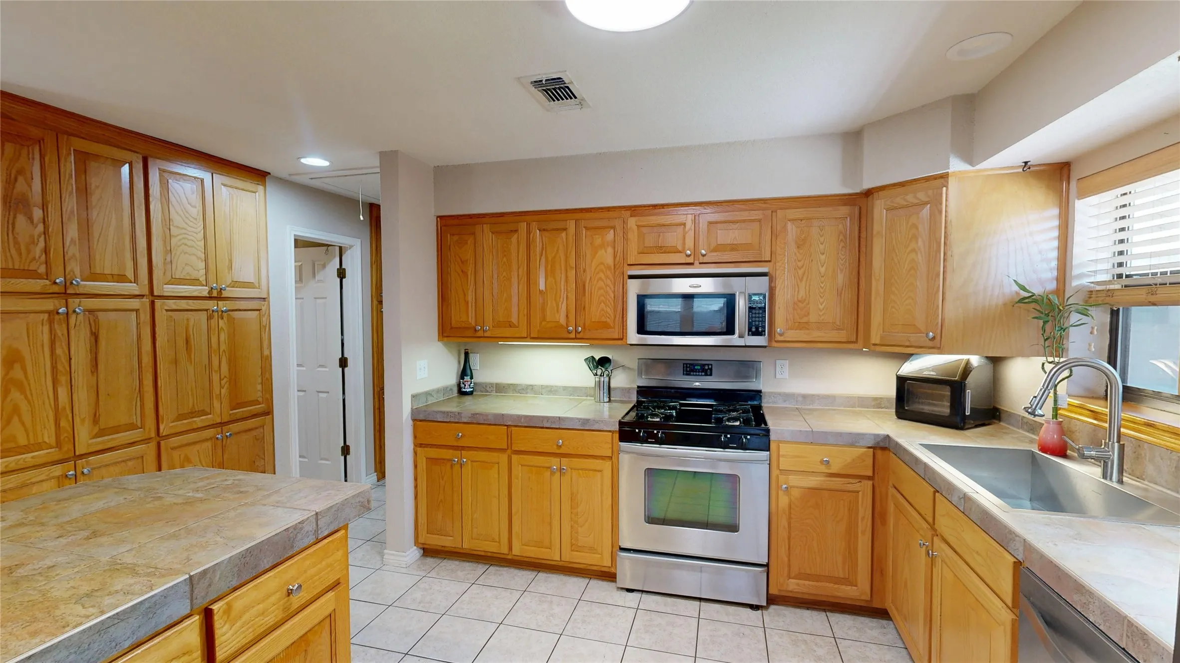 Gas stove, Deep sink