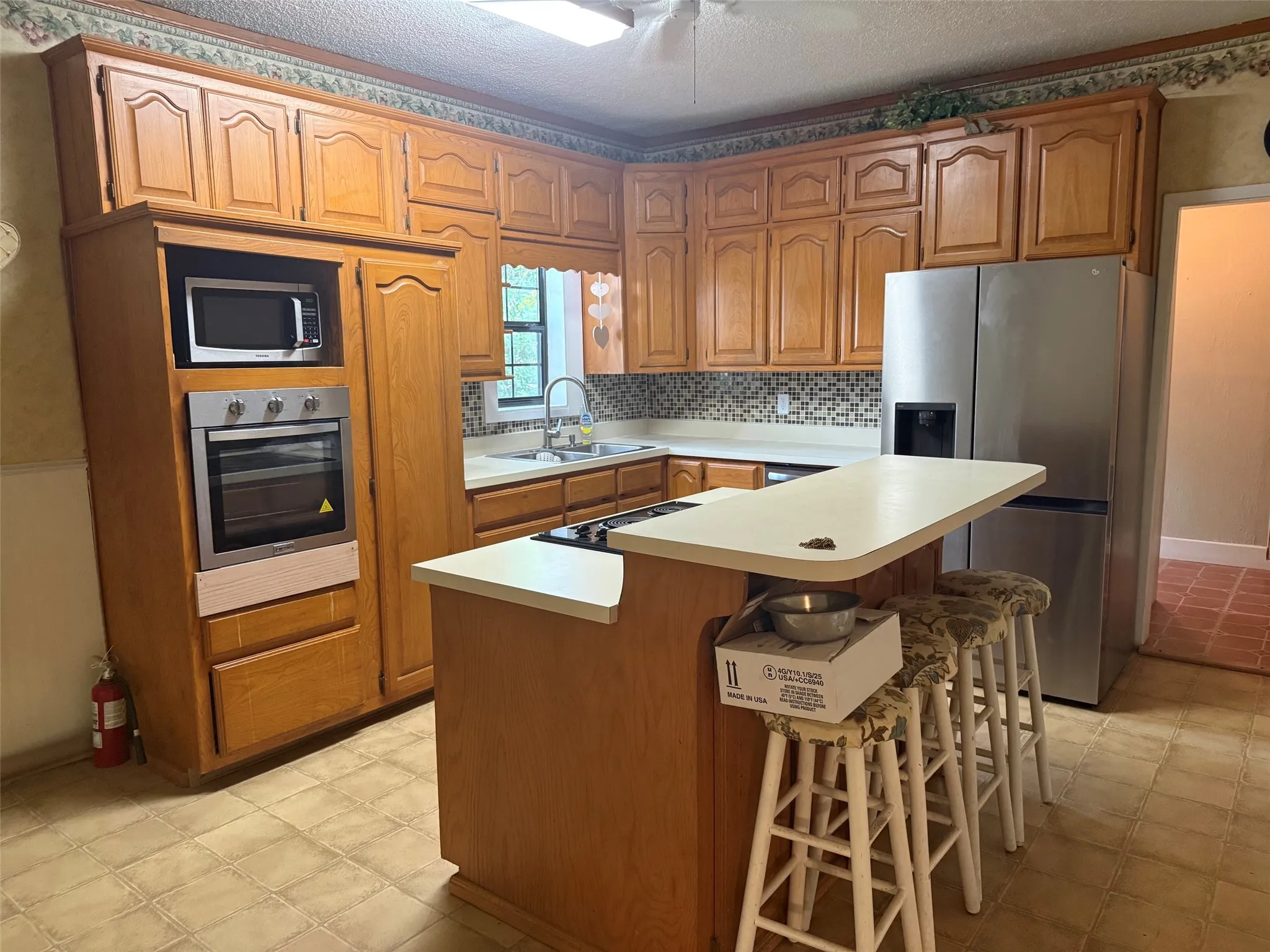 Single Family Residence For Rent in Grayson County , 643 E South Street, Whitesboro, Texas 76273, 3 Bedroom, 2 Bathroom, Garage spaces, 2,000 Sqft, built in 1940, mls#21255535, Real Estate Agent in Whitesboro, Homes For Rent in Grayson county, Homes For Rent in Whitesboro, Realtor in Whitesboro Texas, Real Estate Brokerage Independent Realty Texas, Luminita Cordes Realtor