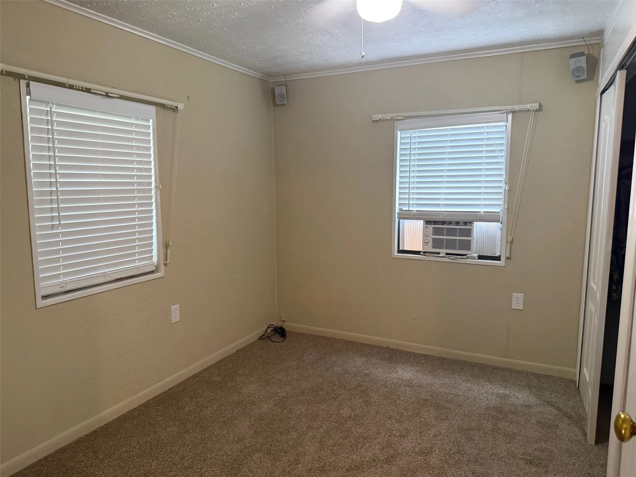 Single Family Residence For Rent in Grayson County , 643 E South Street, Whitesboro, Texas 76273, 3 Bedroom, 2 Bathroom, Garage spaces, 2,000 Sqft, built in 1940, mls#21255535, Real Estate Agent in Whitesboro, Homes For Rent in Grayson county, Homes For Rent in Whitesboro, Realtor in Whitesboro Texas, Real Estate Brokerage Independent Realty Texas, Luminita Cordes Realtor