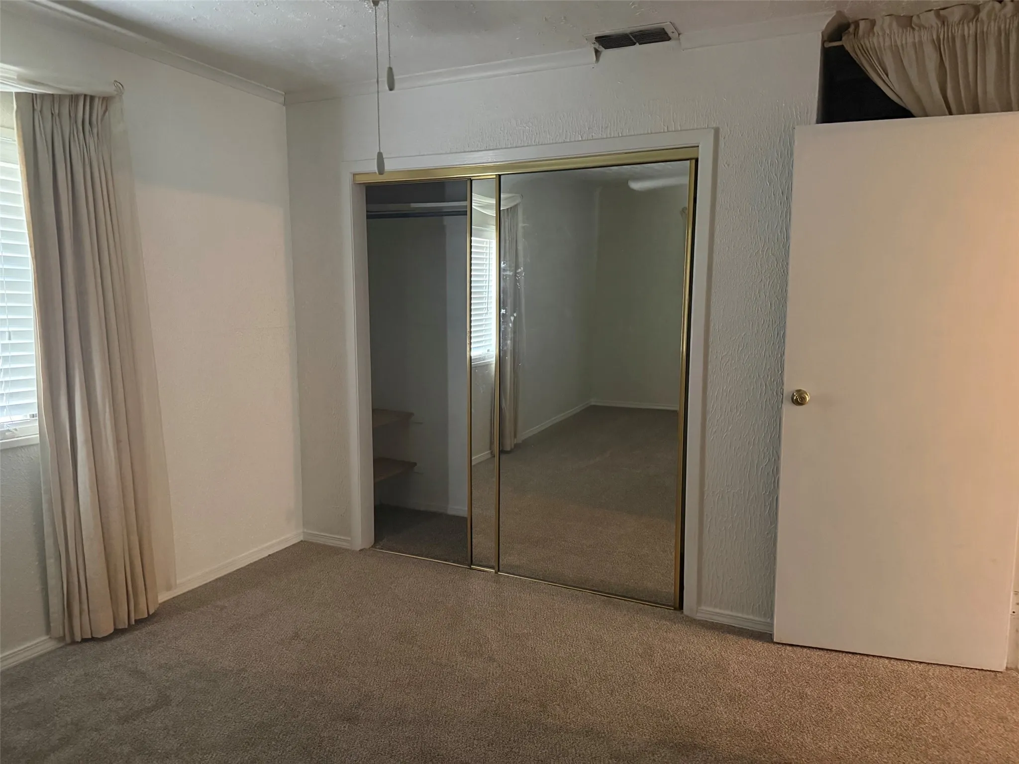 Single Family Residence For Rent in Grayson County , 643 E South Street, Whitesboro, Texas 76273, 3 Bedroom, 2 Bathroom, Garage spaces, 2,000 Sqft, built in 1940, mls#21255535, Real Estate Agent in Whitesboro, Homes For Rent in Grayson county, Homes For Rent in Whitesboro, Realtor in Whitesboro Texas, Real Estate Brokerage Independent Realty Texas, Luminita Cordes Realtor