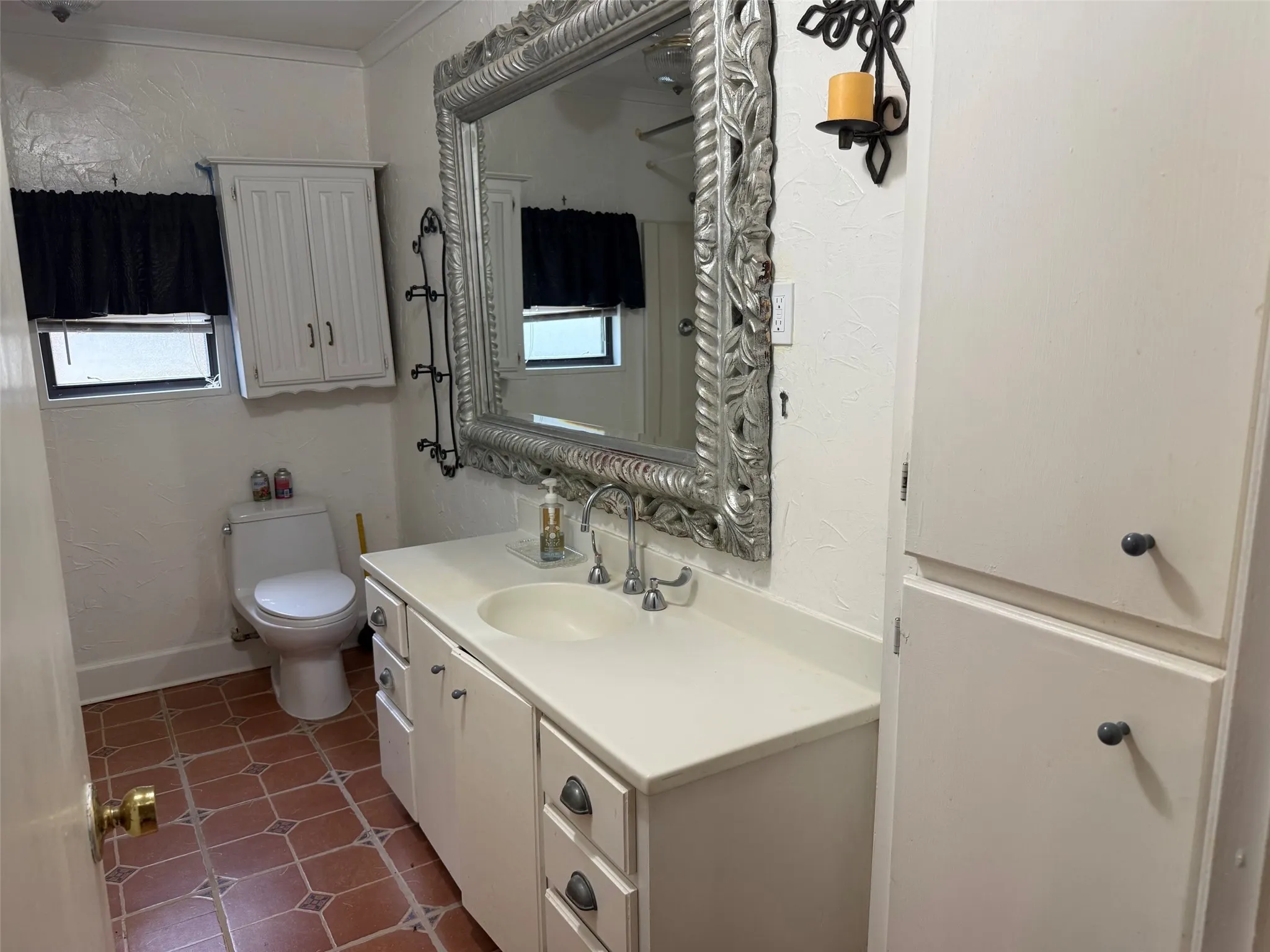 Single Family Residence For Rent in Grayson County , 643 E South Street, Whitesboro, Texas 76273, 3 Bedroom, 2 Bathroom, Garage spaces, 2,000 Sqft, built in 1940, mls#21255535, Real Estate Agent in Whitesboro, Homes For Rent in Grayson county, Homes For Rent in Whitesboro, Realtor in Whitesboro Texas, Real Estate Brokerage Independent Realty Texas, Luminita Cordes Realtor