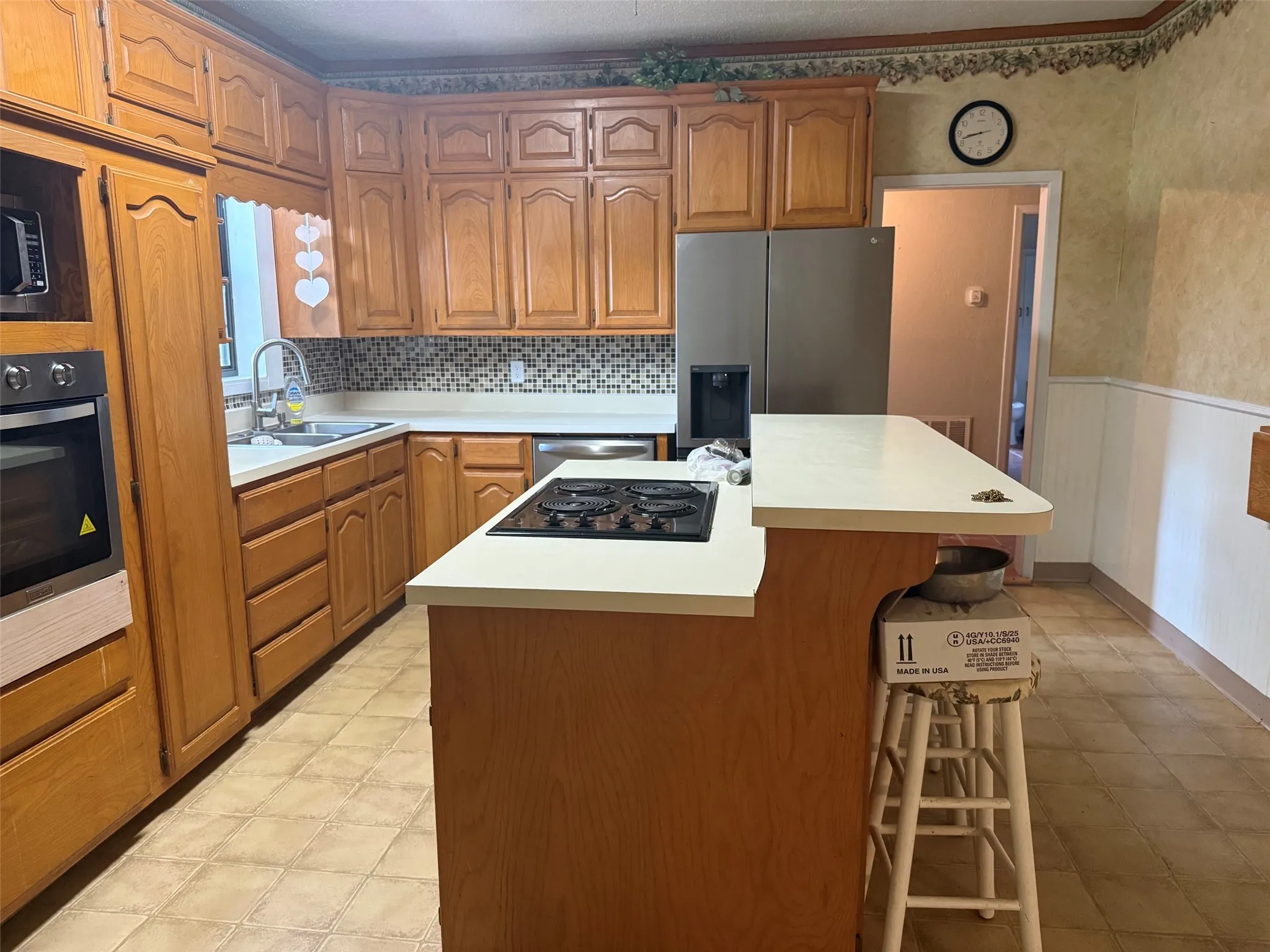 Single Family Residence For Rent in Grayson County , 643 E South Street, Whitesboro, Texas 76273, 3 Bedroom, 2 Bathroom, Garage spaces, 2,000 Sqft, built in 1940, mls#21255535, Real Estate Agent in Whitesboro, Homes For Rent in Grayson county, Homes For Rent in Whitesboro, Realtor in Whitesboro Texas, Real Estate Brokerage Independent Realty Texas, Luminita Cordes Realtor