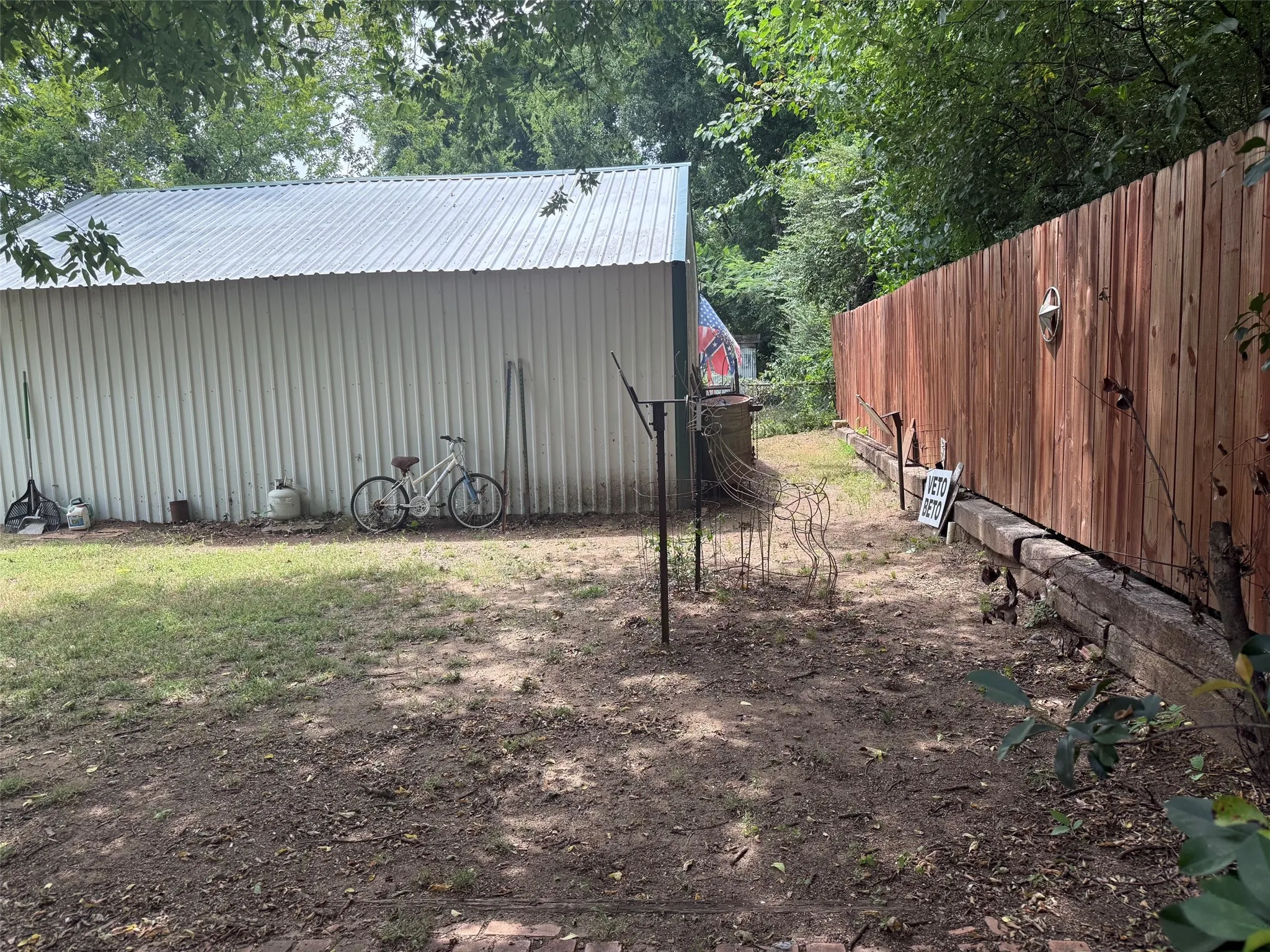 Single Family Residence For Rent in Grayson County , 643 E South Street, Whitesboro, Texas 76273, 3 Bedroom, 2 Bathroom, Garage spaces, 2,000 Sqft, built in 1940, mls#21255535, Real Estate Agent in Whitesboro, Homes For Rent in Grayson county, Homes For Rent in Whitesboro, Realtor in Whitesboro Texas, Real Estate Brokerage Independent Realty Texas, Luminita Cordes Realtor