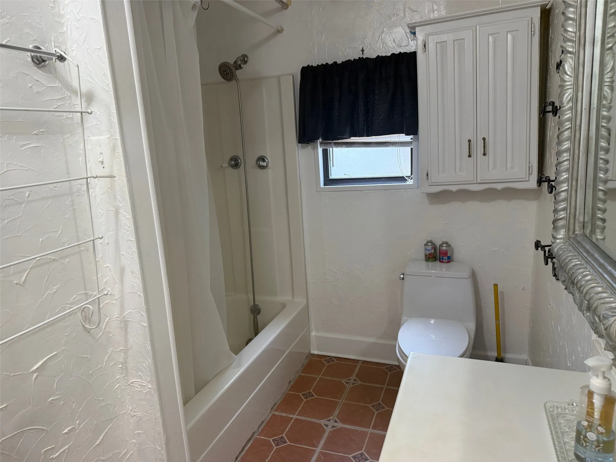 Single Family Residence For Rent in Grayson County , 643 E South Street, Whitesboro, Texas 76273, 3 Bedroom, 2 Bathroom, Garage spaces, 2,000 Sqft, built in 1940, mls#21255535, Real Estate Agent in Whitesboro, Homes For Rent in Grayson county, Homes For Rent in Whitesboro, Realtor in Whitesboro Texas, Real Estate Brokerage Independent Realty Texas, Luminita Cordes Realtor