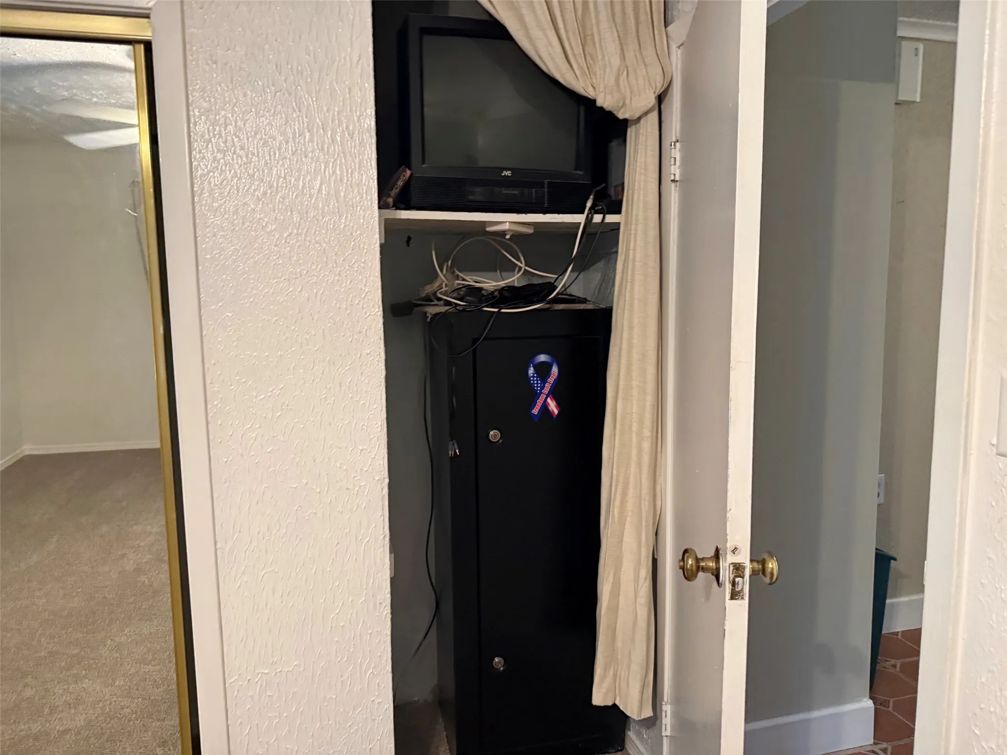 Single Family Residence For Rent in Grayson County , 643 E South Street, Whitesboro, Texas 76273, 3 Bedroom, 2 Bathroom, Garage spaces, 2,000 Sqft, built in 1940, mls#21255535, Real Estate Agent in Whitesboro, Homes For Rent in Grayson county, Homes For Rent in Whitesboro, Realtor in Whitesboro Texas, Real Estate Brokerage Independent Realty Texas, Luminita Cordes Realtor