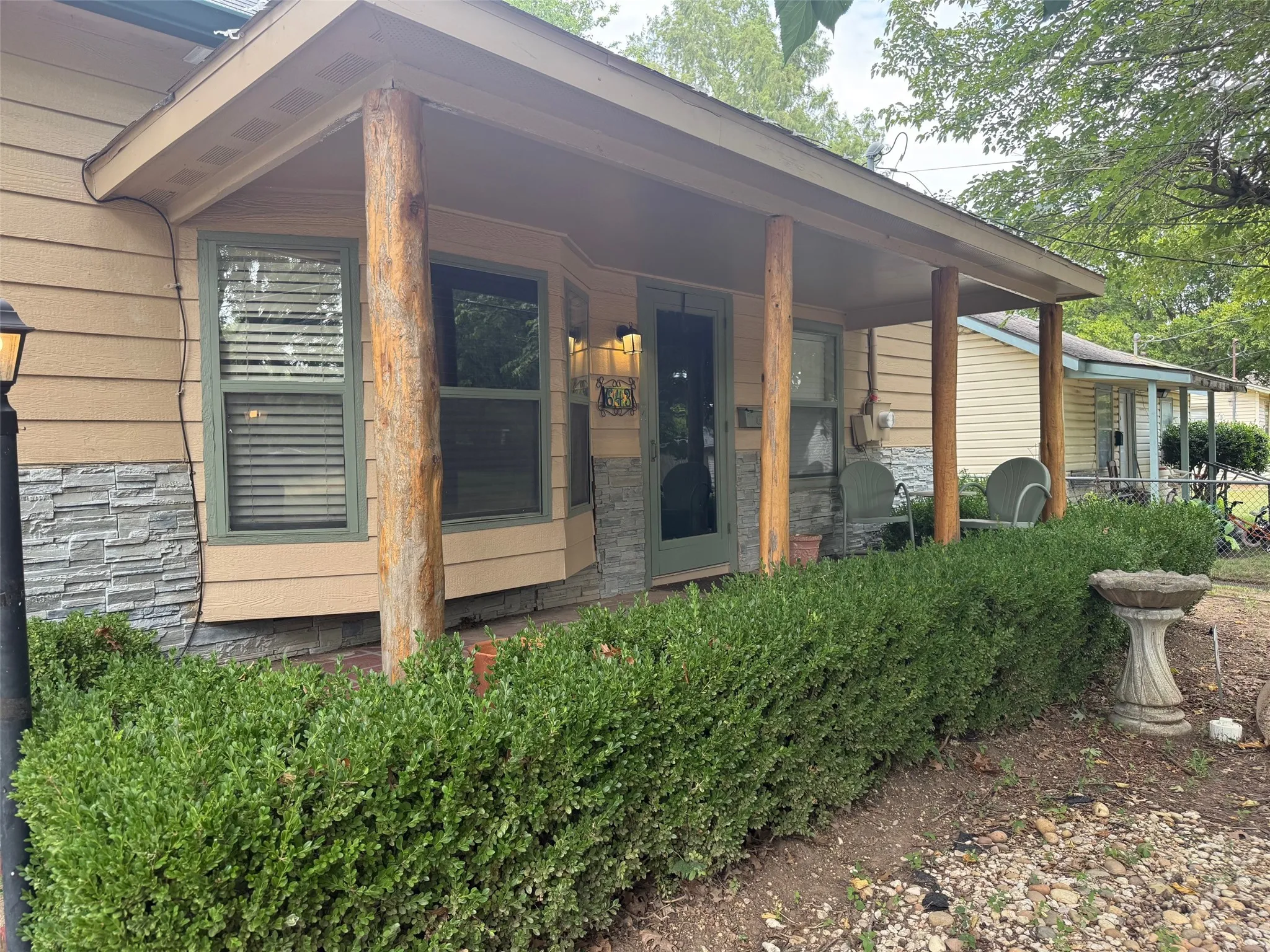 Single Family Residence For Rent in Grayson County , 643 E South Street, Whitesboro, Texas 76273, 3 Bedroom, 2 Bathroom, Garage spaces, 2,000 Sqft, built in 1940, mls#21255535, Real Estate Agent in Whitesboro, Homes For Rent in Grayson county, Homes For Rent in Whitesboro, Realtor in Whitesboro Texas, Real Estate Brokerage Independent Realty Texas, Luminita Cordes Realtor