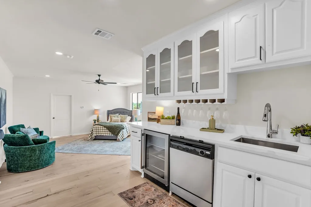 Secondary Master Upstairs - Would also make a great Media Room