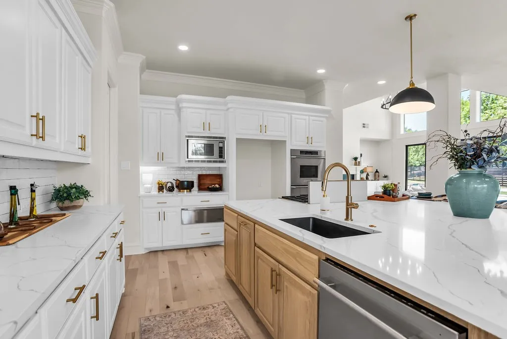 Single Family Residence For Sale in Collin County , 1600 Windmill Court, Lucas, Texas 75002, 5 Bedroom, 5 Bathroom, 3 Garage spaces, 5,259 Sqft, built in 2005, mls#21348791, Real Estate Agent in Lucas, Homes For Sale in Collin county, Homes For Sale in Lucas, Realtor in Lucas Texas, Real Estate Brokerage Independent Realty Texas, Luminita Cordes Realtor