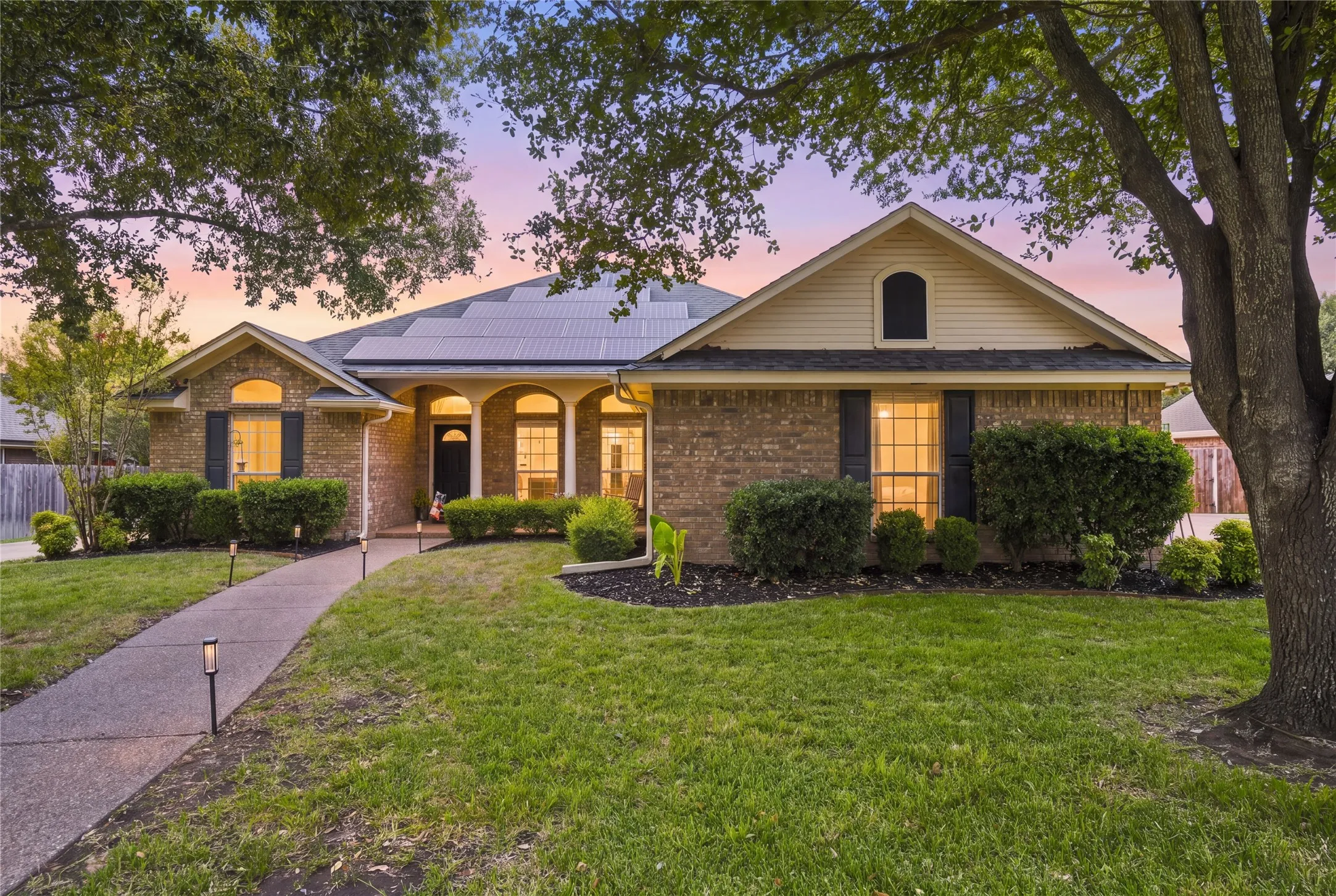 Single Family Residence For Sale in Mc Lennan County , 1308 Limestone Trail, Waco, Texas 76712, 4 Bedroom, 3 Bathroom, 2 Garage spaces, 2,377 Sqft, built in 2003, mls#21349682, Real Estate Agent in Waco, Homes For Sale in Mc Lennan county, Homes For Sale in Waco, Realtor in Waco Texas, Real Estate Brokerage Independent Realty Texas, Luminita Cordes Realtor
