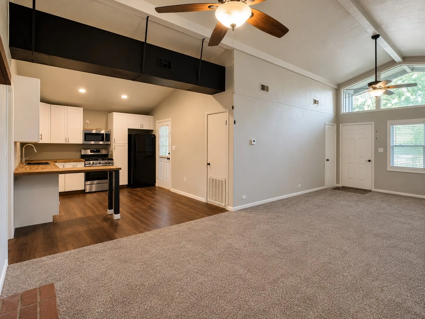 Single Family Residence For Sale in Morris County , 414 E Main Street, Omaha, Texas 75571, 3 Bedroom, 2 Bathroom, Garage spaces, 1,606 Sqft, built in 1965, mls#21359363, Real Estate Agent in Omaha, Homes For Sale in Morris county, Homes For Sale in Omaha, Realtor in Omaha Texas, Real Estate Brokerage Independent Realty Texas, Luminita Cordes Realtor