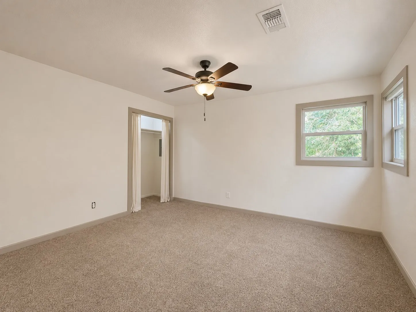 Single Family Residence For Sale in Morris County , 414 E Main Street, Omaha, Texas 75571, 3 Bedroom, 2 Bathroom, Garage spaces, 1,606 Sqft, built in 1965, mls#21359363, Real Estate Agent in Omaha, Homes For Sale in Morris county, Homes For Sale in Omaha, Realtor in Omaha Texas, Real Estate Brokerage Independent Realty Texas, Luminita Cordes Realtor