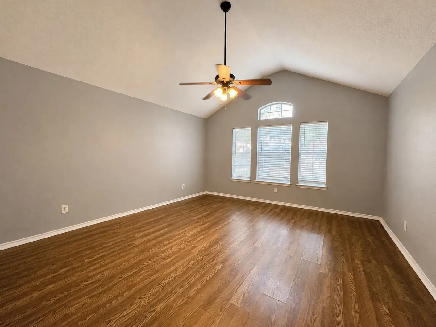 Single Family Residence For Rent in Tarrant County , 3417 Stanley Avenue, Fort Worth, Texas 76110, 3 Bedroom, 2 Bathroom, 1 Garage spaces, 1,248 Sqft, built in 2000, mls#21360378, Real Estate Agent in Fort Worth, Homes For Rent in Tarrant county, Homes For Rent in Fort Worth, Realtor in Fort Worth Texas, Real Estate Brokerage Independent Realty Texas, Luminita Cordes Realtor