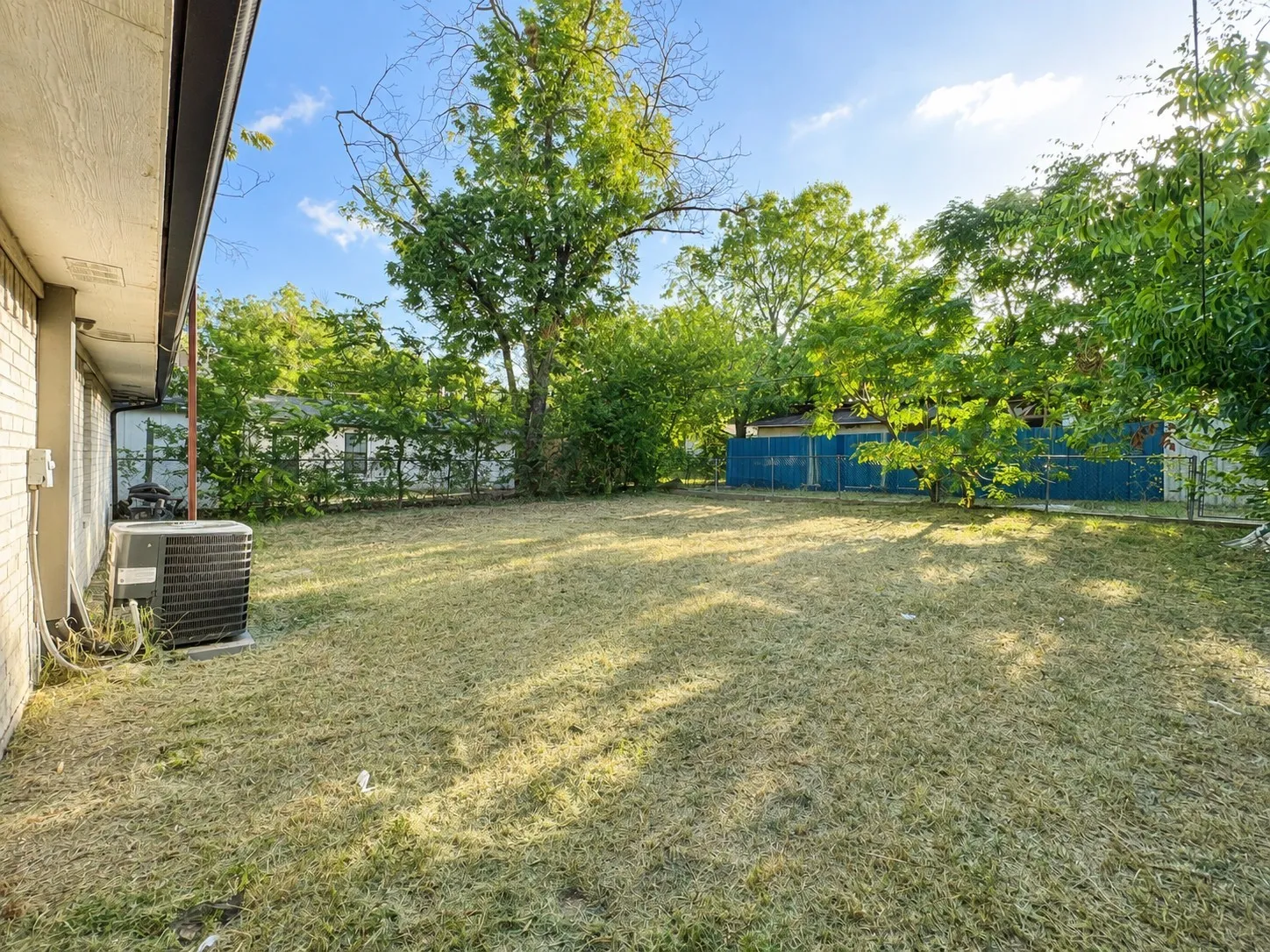 Single Family Residence For Rent in Tarrant County , 3417 Stanley Avenue, Fort Worth, Texas 76110, 3 Bedroom, 2 Bathroom, 1 Garage spaces, 1,248 Sqft, built in 2000, mls#21360378, Real Estate Agent in Fort Worth, Homes For Rent in Tarrant county, Homes For Rent in Fort Worth, Realtor in Fort Worth Texas, Real Estate Brokerage Independent Realty Texas, Luminita Cordes Realtor