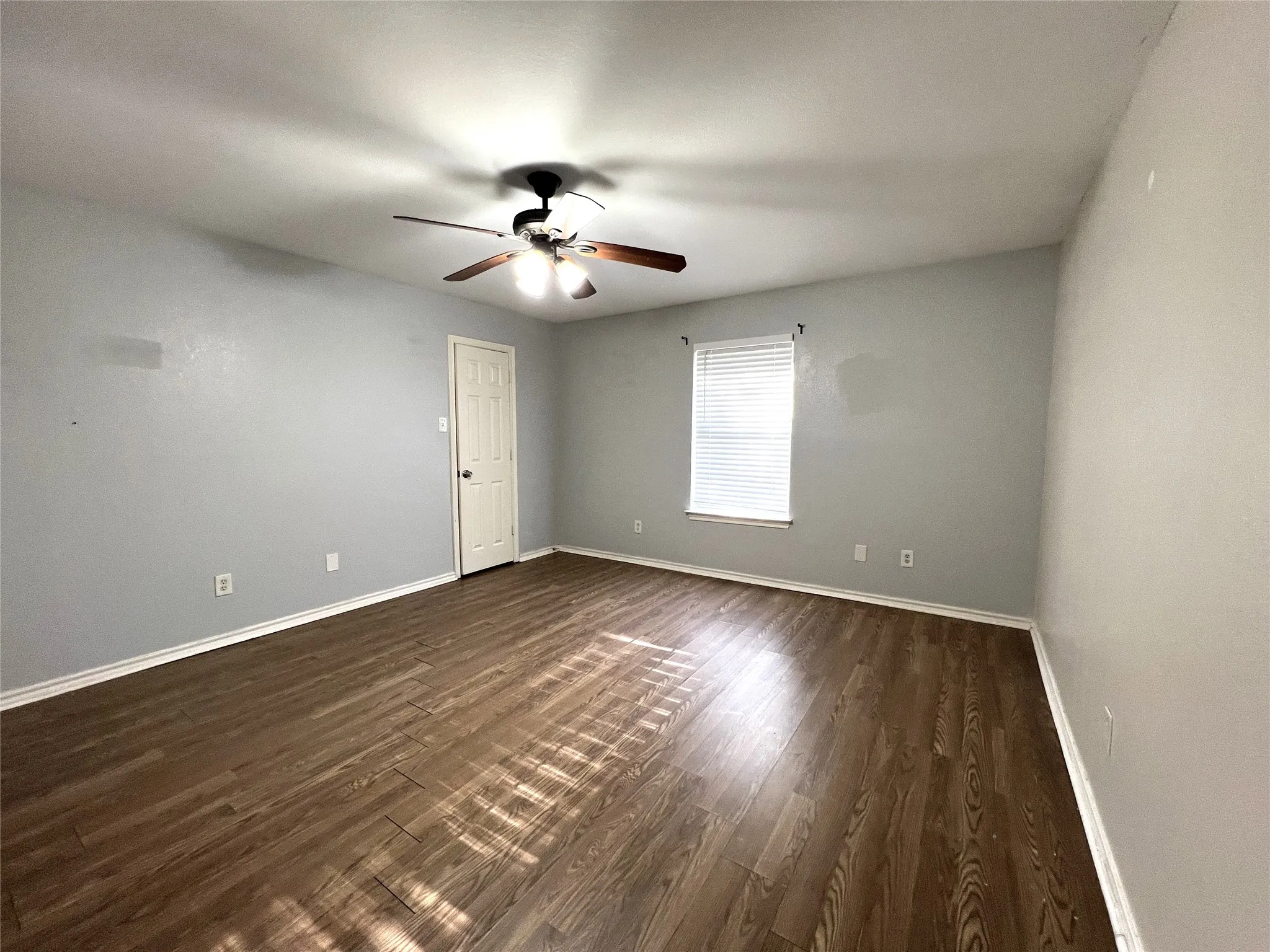 Single Family Residence For Rent in Tarrant County , 3417 Stanley Avenue, Fort Worth, Texas 76110, 3 Bedroom, 2 Bathroom, 1 Garage spaces, 1,248 Sqft, built in 2000, mls#21360378, Real Estate Agent in Fort Worth, Homes For Rent in Tarrant county, Homes For Rent in Fort Worth, Realtor in Fort Worth Texas, Real Estate Brokerage Independent Realty Texas, Luminita Cordes Realtor