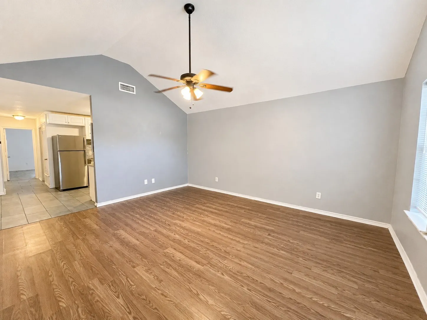 Single Family Residence For Rent in Tarrant County , 3417 Stanley Avenue, Fort Worth, Texas 76110, 3 Bedroom, 2 Bathroom, 1 Garage spaces, 1,248 Sqft, built in 2000, mls#21360378, Real Estate Agent in Fort Worth, Homes For Rent in Tarrant county, Homes For Rent in Fort Worth, Realtor in Fort Worth Texas, Real Estate Brokerage Independent Realty Texas, Luminita Cordes Realtor