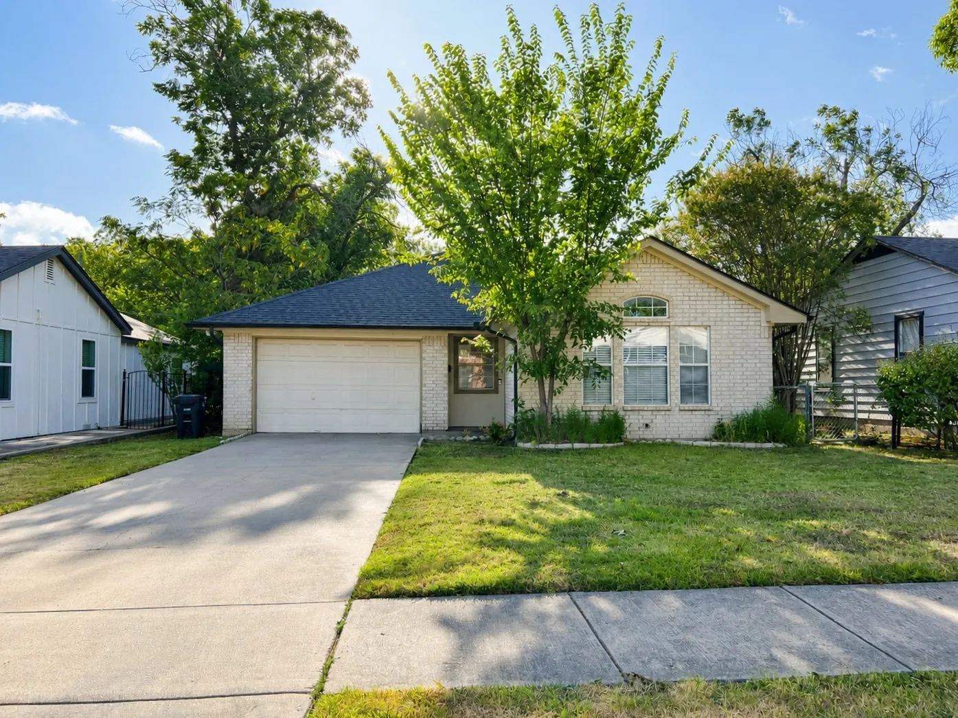 Single Family Residence For Rent in Tarrant County , 3417 Stanley Avenue, Fort Worth, Texas 76110, 3 Bedroom, 2 Bathroom, 1 Garage spaces, 1,248 Sqft, built in 2000, mls#21360378, Real Estate Agent in Fort Worth, Homes For Rent in Tarrant county, Homes For Rent in Fort Worth, Realtor in Fort Worth Texas, Real Estate Brokerage Independent Realty Texas, Luminita Cordes Realtor