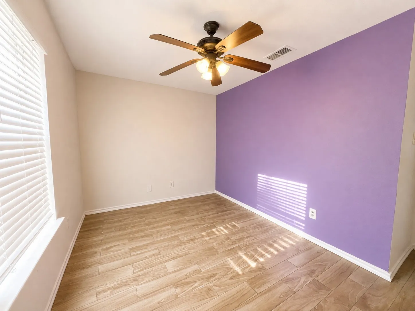 Single Family Residence For Rent in Tarrant County , 3417 Stanley Avenue, Fort Worth, Texas 76110, 3 Bedroom, 2 Bathroom, 1 Garage spaces, 1,248 Sqft, built in 2000, mls#21360378, Real Estate Agent in Fort Worth, Homes For Rent in Tarrant county, Homes For Rent in Fort Worth, Realtor in Fort Worth Texas, Real Estate Brokerage Independent Realty Texas, Luminita Cordes Realtor