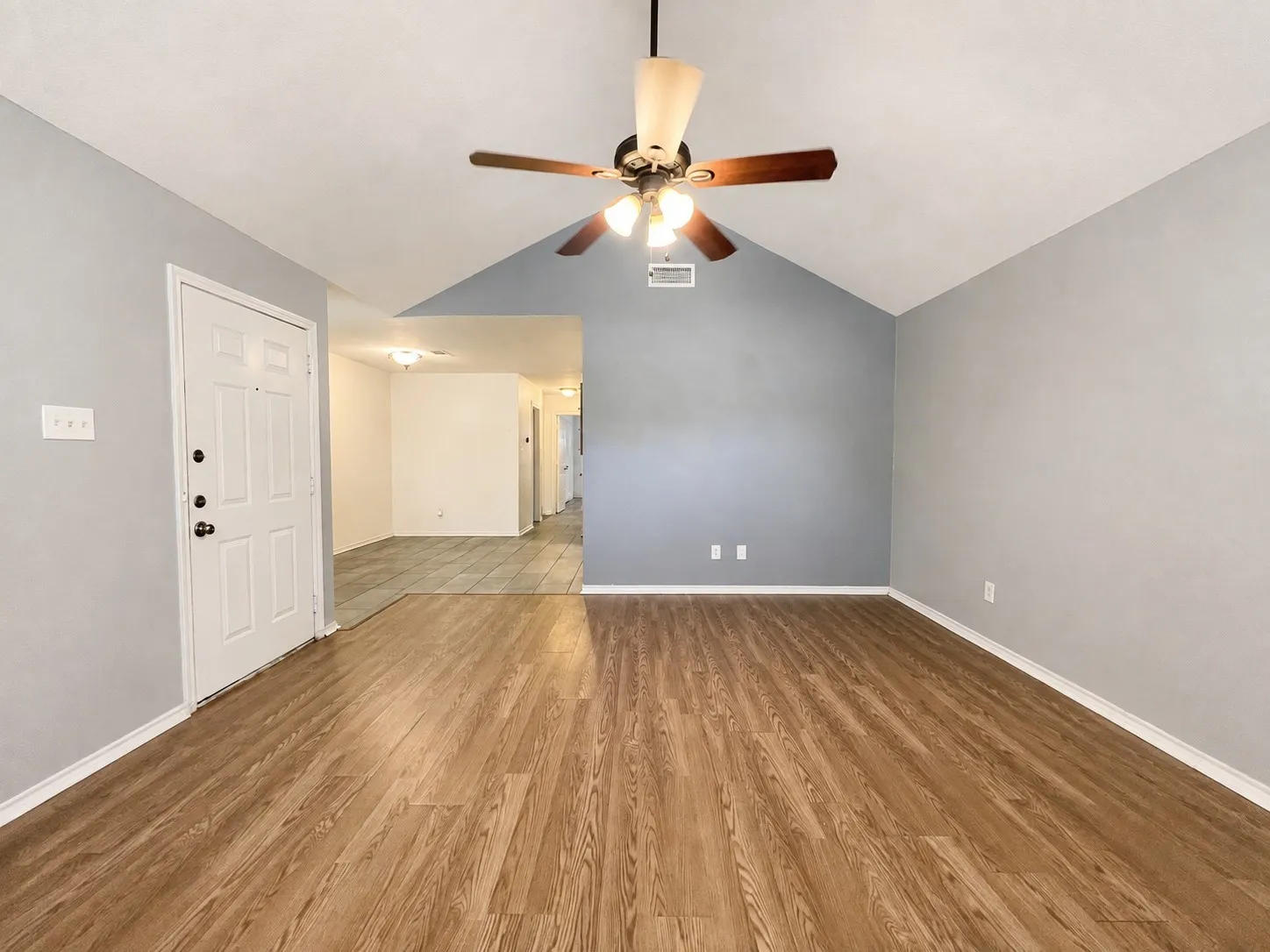 Single Family Residence For Rent in Tarrant County , 3417 Stanley Avenue, Fort Worth, Texas 76110, 3 Bedroom, 2 Bathroom, 1 Garage spaces, 1,248 Sqft, built in 2000, mls#21360378, Real Estate Agent in Fort Worth, Homes For Rent in Tarrant county, Homes For Rent in Fort Worth, Realtor in Fort Worth Texas, Real Estate Brokerage Independent Realty Texas, Luminita Cordes Realtor