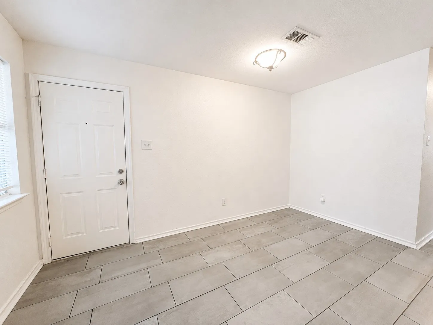 Single Family Residence For Rent in Tarrant County , 3417 Stanley Avenue, Fort Worth, Texas 76110, 3 Bedroom, 2 Bathroom, 1 Garage spaces, 1,248 Sqft, built in 2000, mls#21360378, Real Estate Agent in Fort Worth, Homes For Rent in Tarrant county, Homes For Rent in Fort Worth, Realtor in Fort Worth Texas, Real Estate Brokerage Independent Realty Texas, Luminita Cordes Realtor