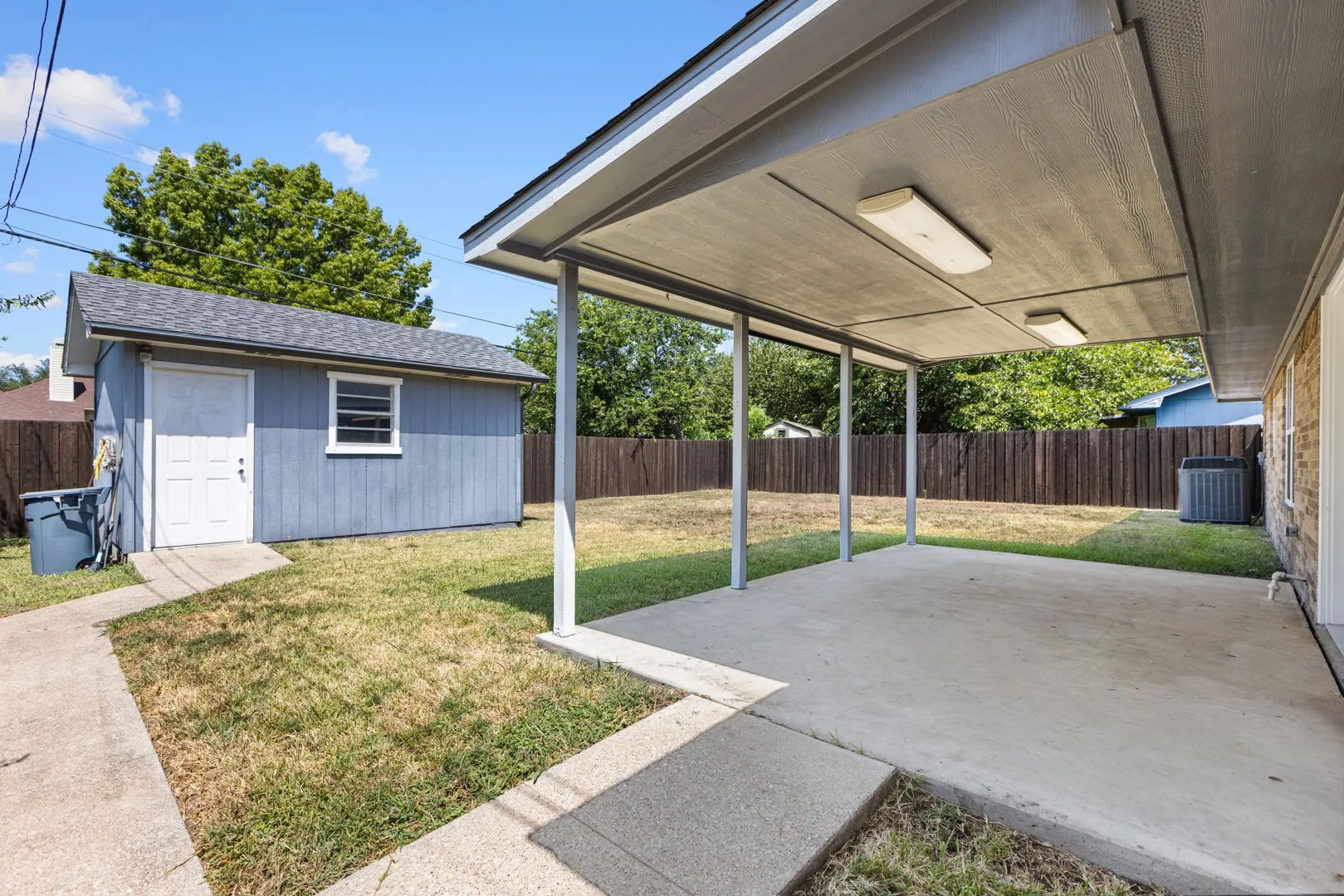 Single Family Residence For Sale in Dallas County , 1231 Rancho Drive, Mesquite, Texas 75149, 3 Bedroom, 2 Bathroom, 2 Garage spaces, 1,144 Sqft, built in 1971, mls#21360380, Real Estate Agent in Mesquite, Homes For Sale in Dallas county, Homes For Sale in Mesquite, Realtor in Mesquite Texas, Real Estate Brokerage Independent Realty Texas, Luminita Cordes Realtor