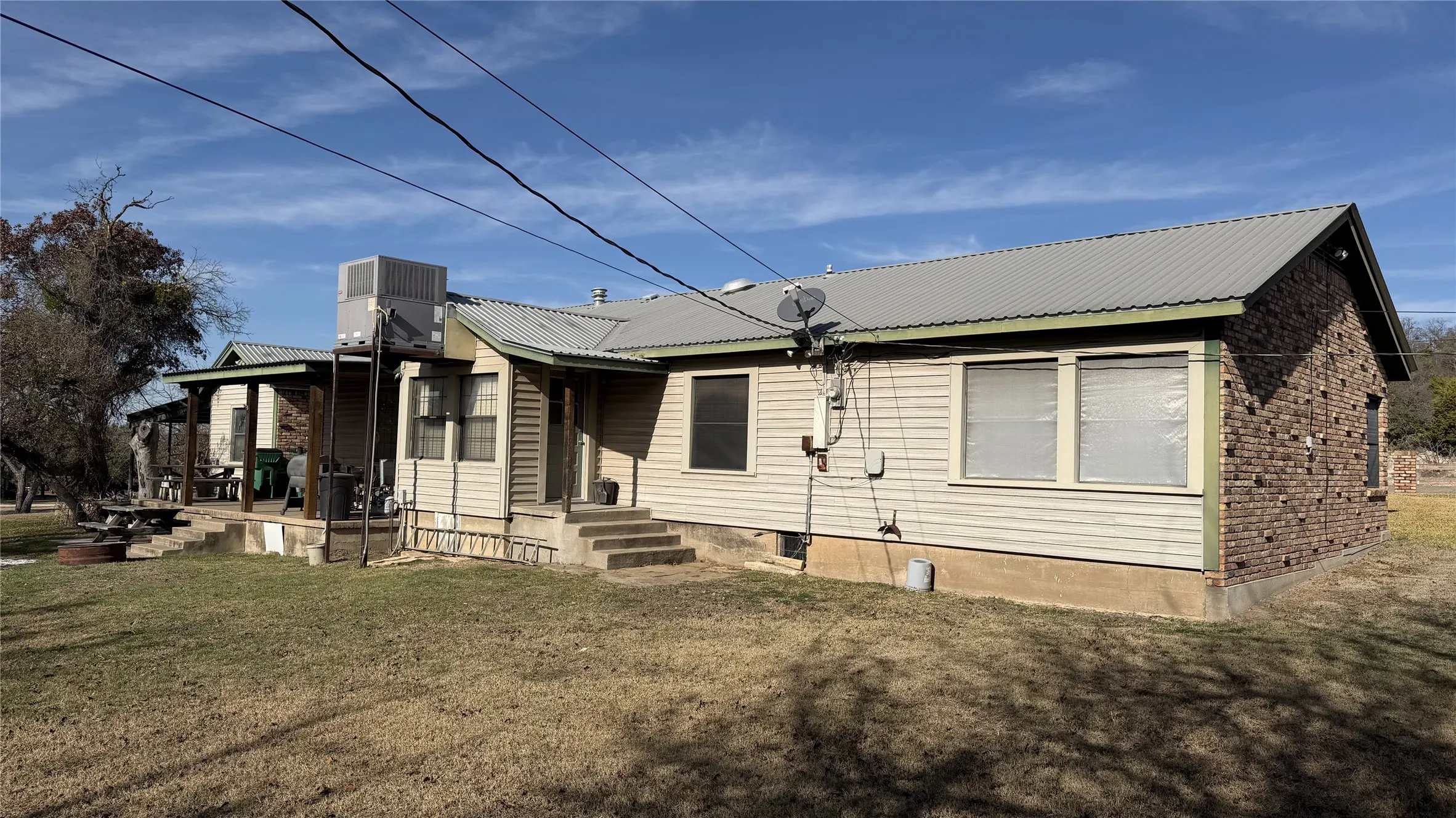 Single Family Residence For Sale in Mills County , 5 W HWY 84, Goldthwaite, Texas 76844, 3 Bedroom, 1 Bathroom, Garage spaces, 1,565 Sqft, built in 1990, mls#21360379, Real Estate Agent in Goldthwaite, Homes For Sale in Mills county, Homes For Sale in Goldthwaite, Realtor in Goldthwaite Texas, Real Estate Brokerage Independent Realty Texas, Luminita Cordes Realtor