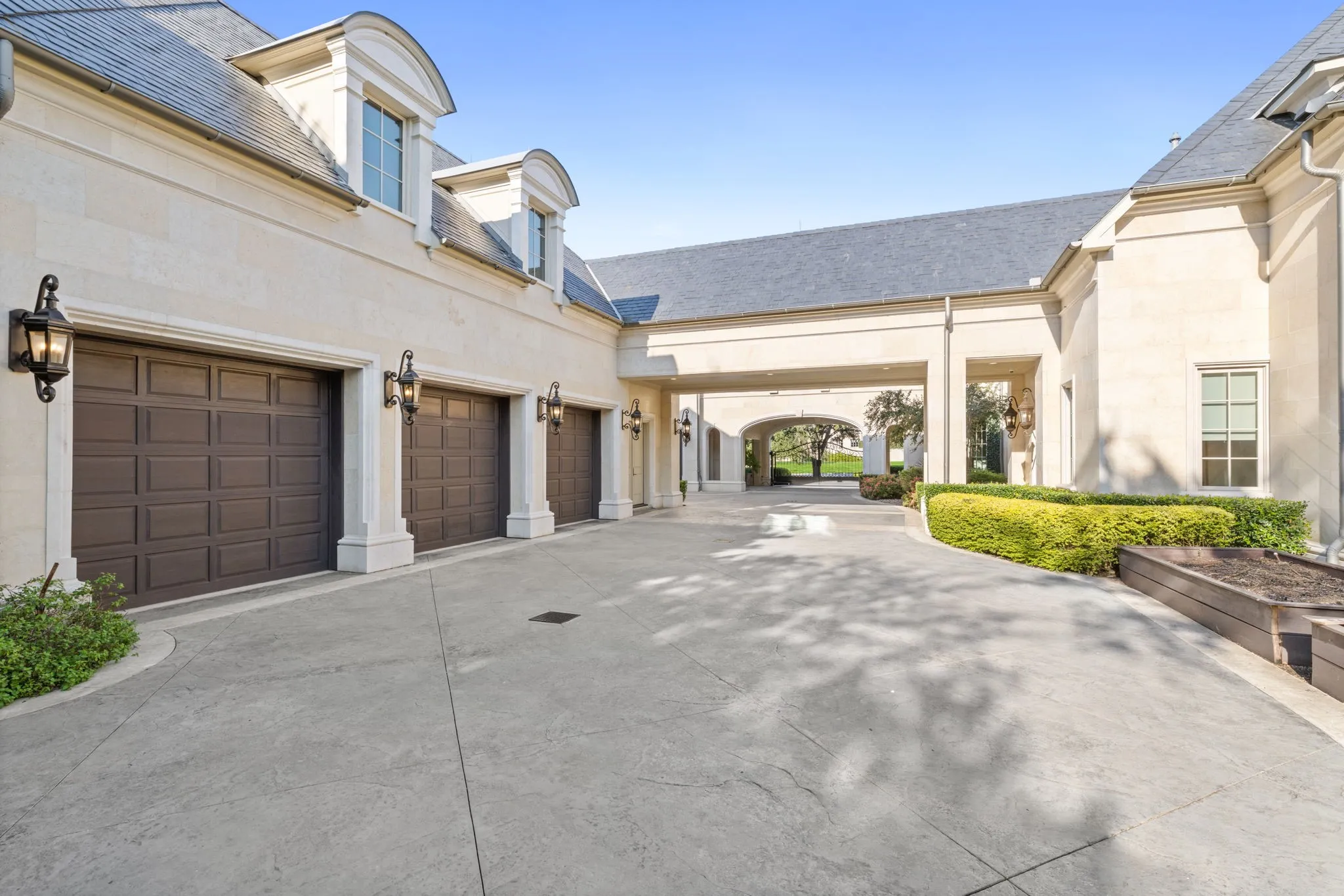 Single Family Residence For Sale in Dallas County , 10617 Bridge Hollow Court, Dallas, Texas 75229, 6 Bedroom, 10 Bathroom, 5 Garage spaces, 14,653 Sqft, built in 2018, Price $11,500,000, mls#21359093, Real Estate Agent in Dallas, Homes For Sale in Dallas county, Homes For Sale in Dallas, Realtor in Dallas Texas, Real Estate Brokerage Independent Realty Texas, Luminita Cordes Realtor