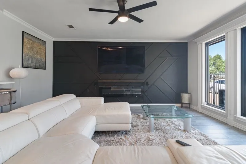Single Family Residence For Sale in Hood County , 717 Pintail Court, Granbury, Texas 76049, 4 Bedroom, 5 Bathroom, 5 Garage spaces, 3,407 Sqft, built in 1997, Price $1,200,000, mls#21348140, Real Estate Agent in Granbury, Homes For Sale in Hood county, Homes For Sale in Granbury, Realtor in Granbury Texas, Real Estate Brokerage Independent Realty Texas, Luminita Cordes Realtor