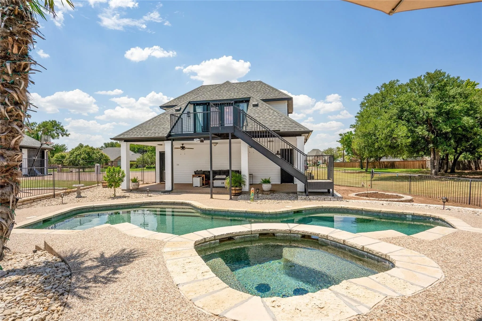 Single Family Residence For Sale in Hood County , 717 Pintail Court, Granbury, Texas 76049, 4 Bedroom, 5 Bathroom, 5 Garage spaces, 3,407 Sqft, built in 1997, Price $1,200,000, mls#21348140, Real Estate Agent in Granbury, Homes For Sale in Hood county, Homes For Sale in Granbury, Realtor in Granbury Texas, Real Estate Brokerage Independent Realty Texas, Luminita Cordes Realtor