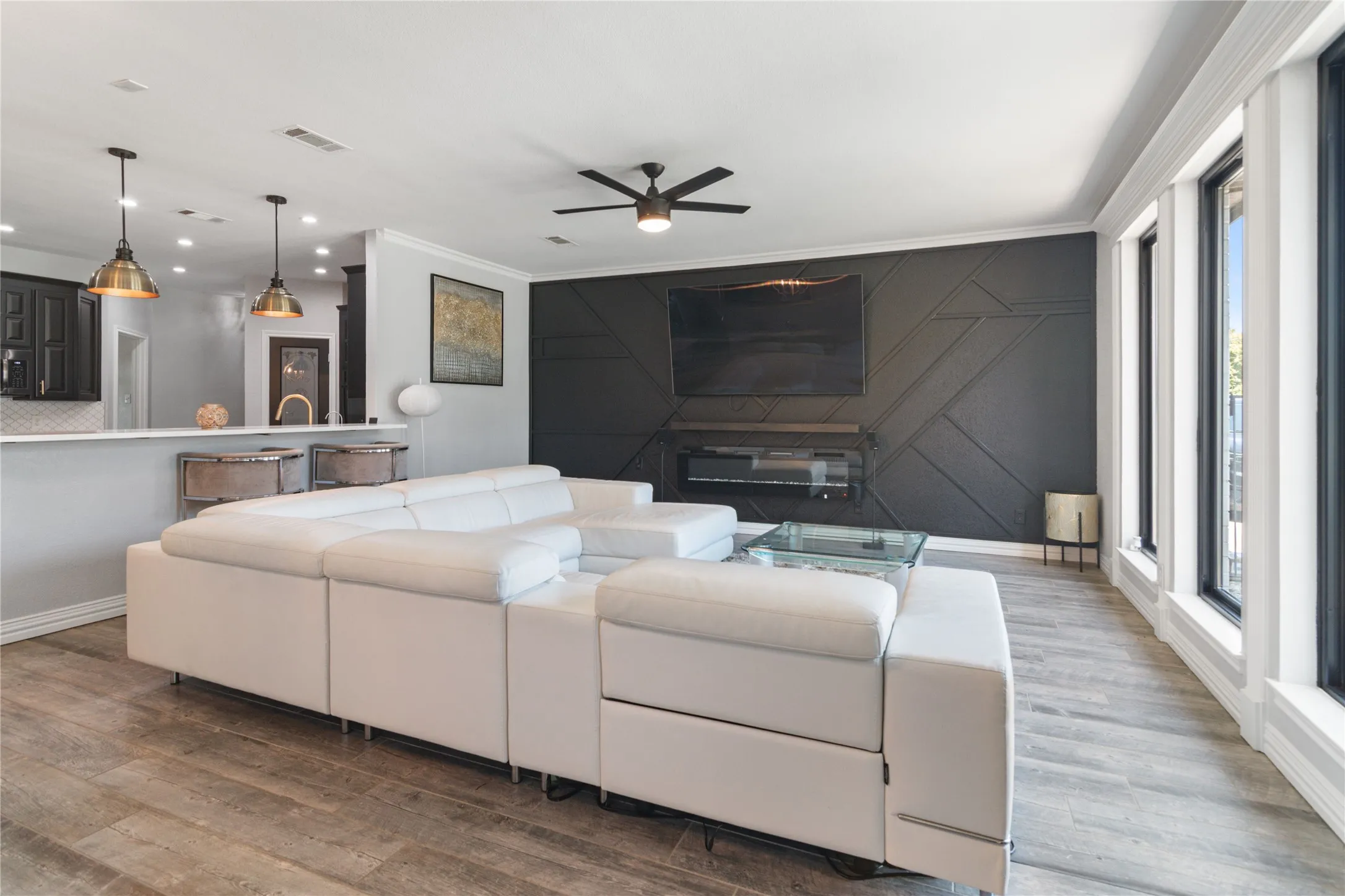 Single Family Residence For Sale in Hood County , 717 Pintail Court, Granbury, Texas 76049, 4 Bedroom, 5 Bathroom, 5 Garage spaces, 3,407 Sqft, built in 1997, Price $1,200,000, mls#21348140, Real Estate Agent in Granbury, Homes For Sale in Hood county, Homes For Sale in Granbury, Realtor in Granbury Texas, Real Estate Brokerage Independent Realty Texas, Luminita Cordes Realtor