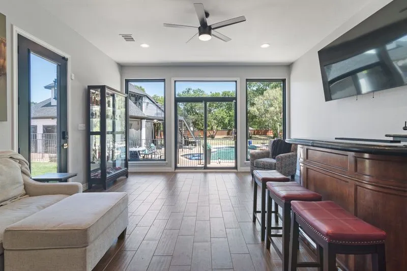 Single Family Residence For Sale in Hood County , 717 Pintail Court, Granbury, Texas 76049, 4 Bedroom, 5 Bathroom, 5 Garage spaces, 3,407 Sqft, built in 1997, Price $1,200,000, mls#21348140, Real Estate Agent in Granbury, Homes For Sale in Hood county, Homes For Sale in Granbury, Realtor in Granbury Texas, Real Estate Brokerage Independent Realty Texas, Luminita Cordes Realtor