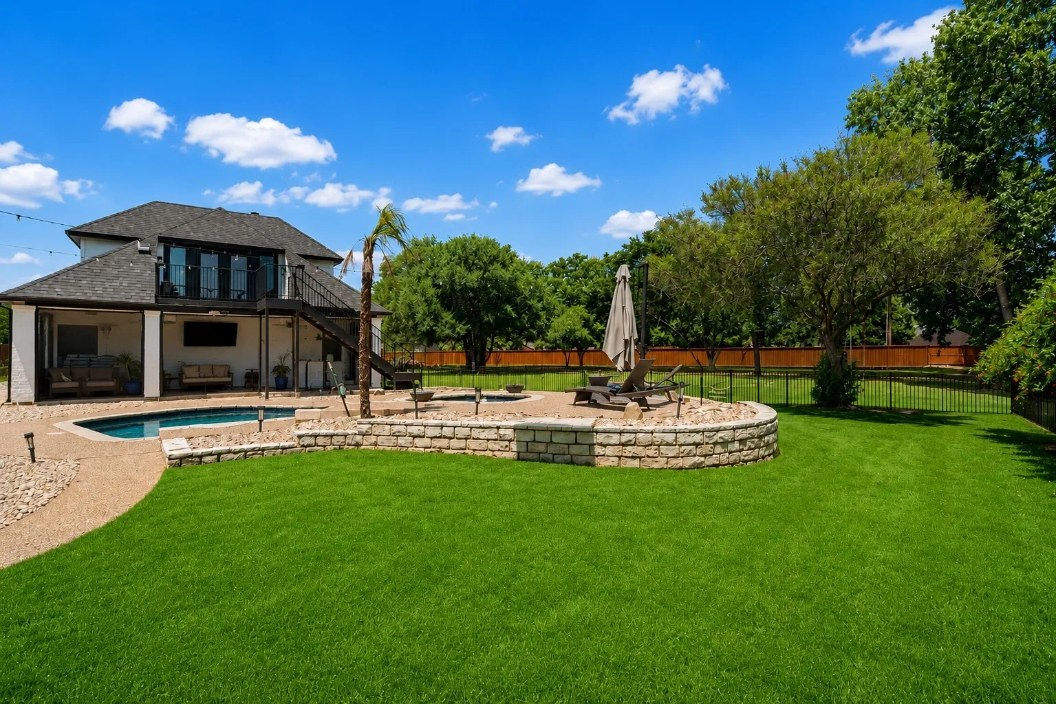 Single Family Residence For Sale in Hood County , 717 Pintail Court, Granbury, Texas 76049, 4 Bedroom, 5 Bathroom, 5 Garage spaces, 3,407 Sqft, built in 1997, Price $1,200,000, mls#21348140, Real Estate Agent in Granbury, Homes For Sale in Hood county, Homes For Sale in Granbury, Realtor in Granbury Texas, Real Estate Brokerage Independent Realty Texas, Luminita Cordes Realtor