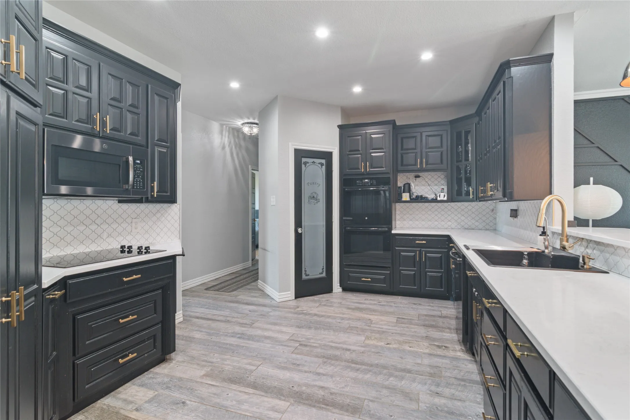 Single Family Residence For Sale in Hood County , 717 Pintail Court, Granbury, Texas 76049, 4 Bedroom, 5 Bathroom, 5 Garage spaces, 3,407 Sqft, built in 1997, Price $1,200,000, mls#21348140, Real Estate Agent in Granbury, Homes For Sale in Hood county, Homes For Sale in Granbury, Realtor in Granbury Texas, Real Estate Brokerage Independent Realty Texas, Luminita Cordes Realtor